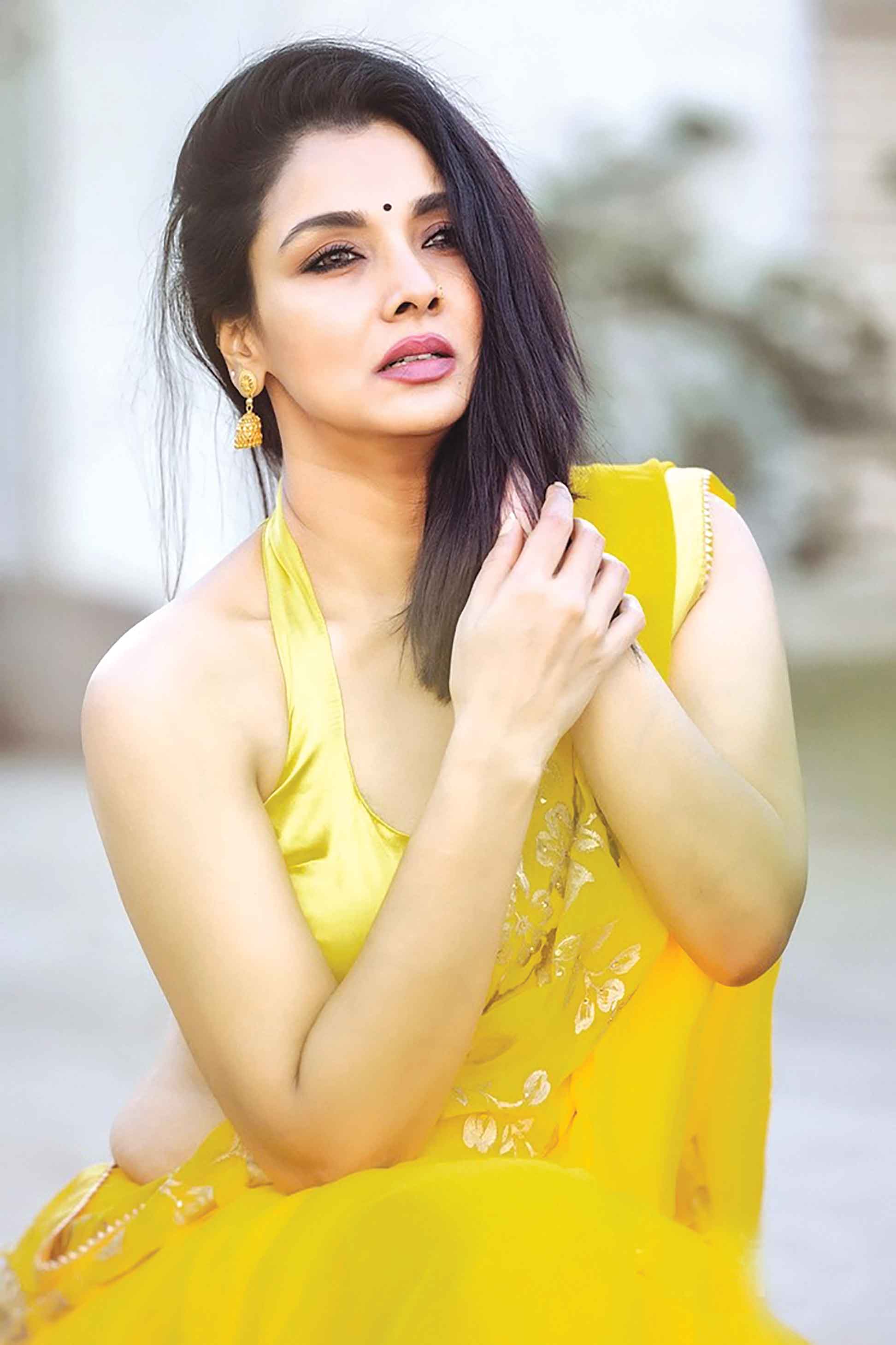 ভিন্নধর্মী চরিত্রে কাজের অভিজ্ঞতা জানালেন রুনা খান