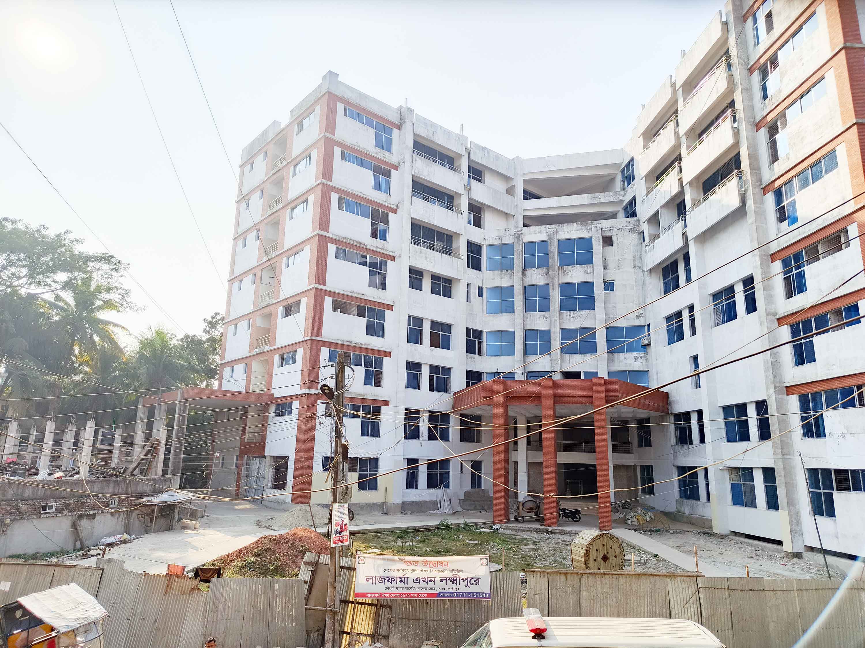 ৬ বছরেও শেষ হয়নি লক্ষ্ণীপুর সদর হাসপাতালের নির্মাণ কাজ