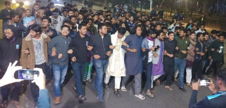 ঢাবিতে মেঘমল্লার বসুর গ্রেফতারের দাবিতে বিক্ষোভ