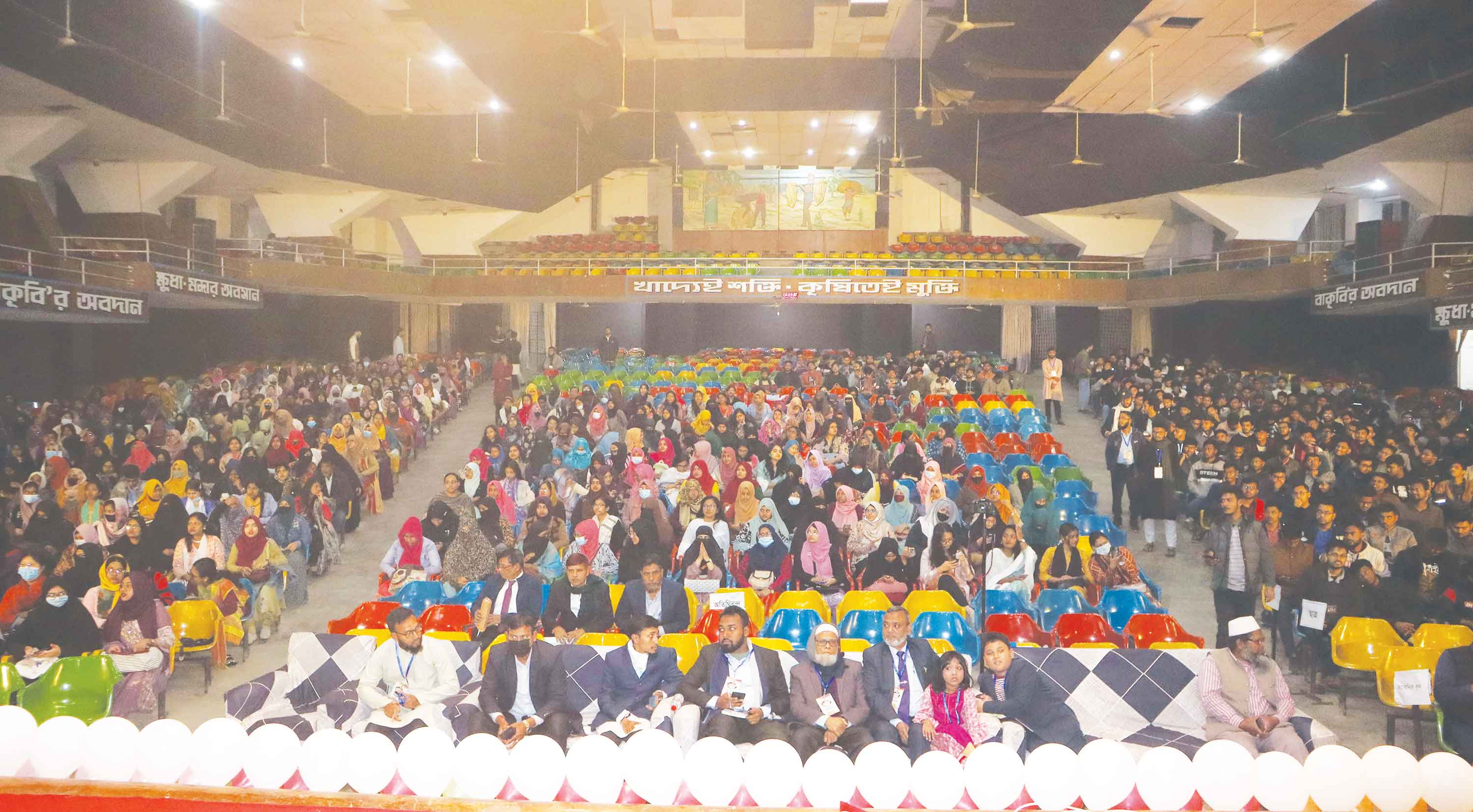 নবীন শিক্ষার্থীদের বরণ করল সোনালিকা