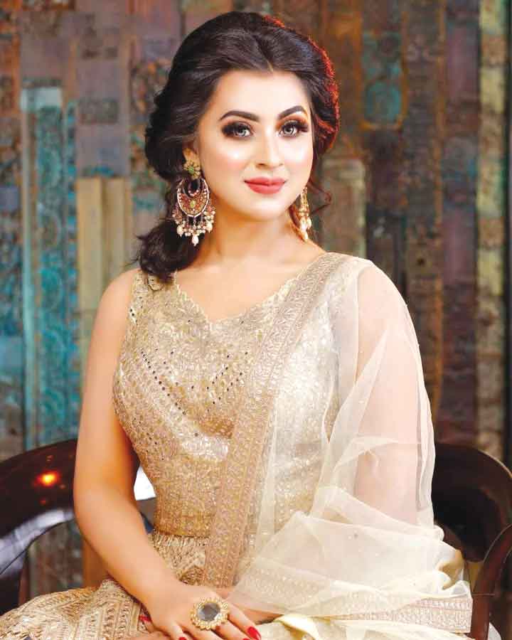 নতুন সিনেমার পোস্টারে বুবলীর চমক