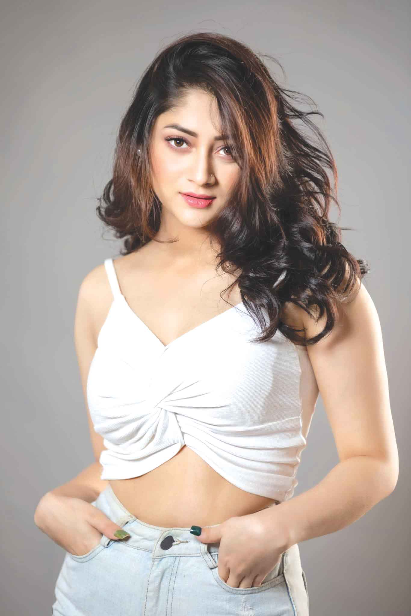 প্রেমের গুঞ্জন নিয়ে মুখ খুললেন পুজা চেরী