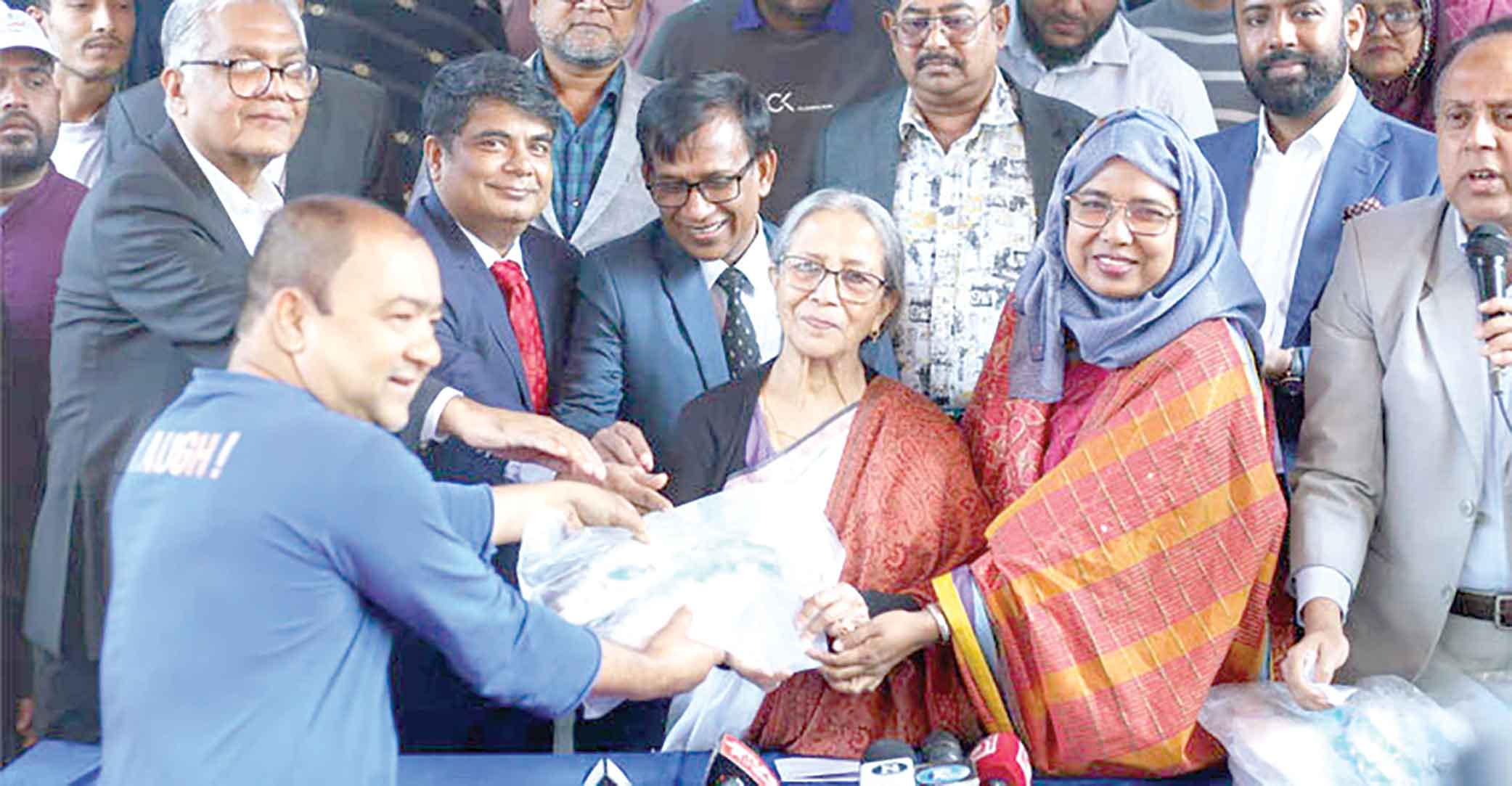 প্রথম দিনে বিক্রি মাত্র ১০০ কেজি