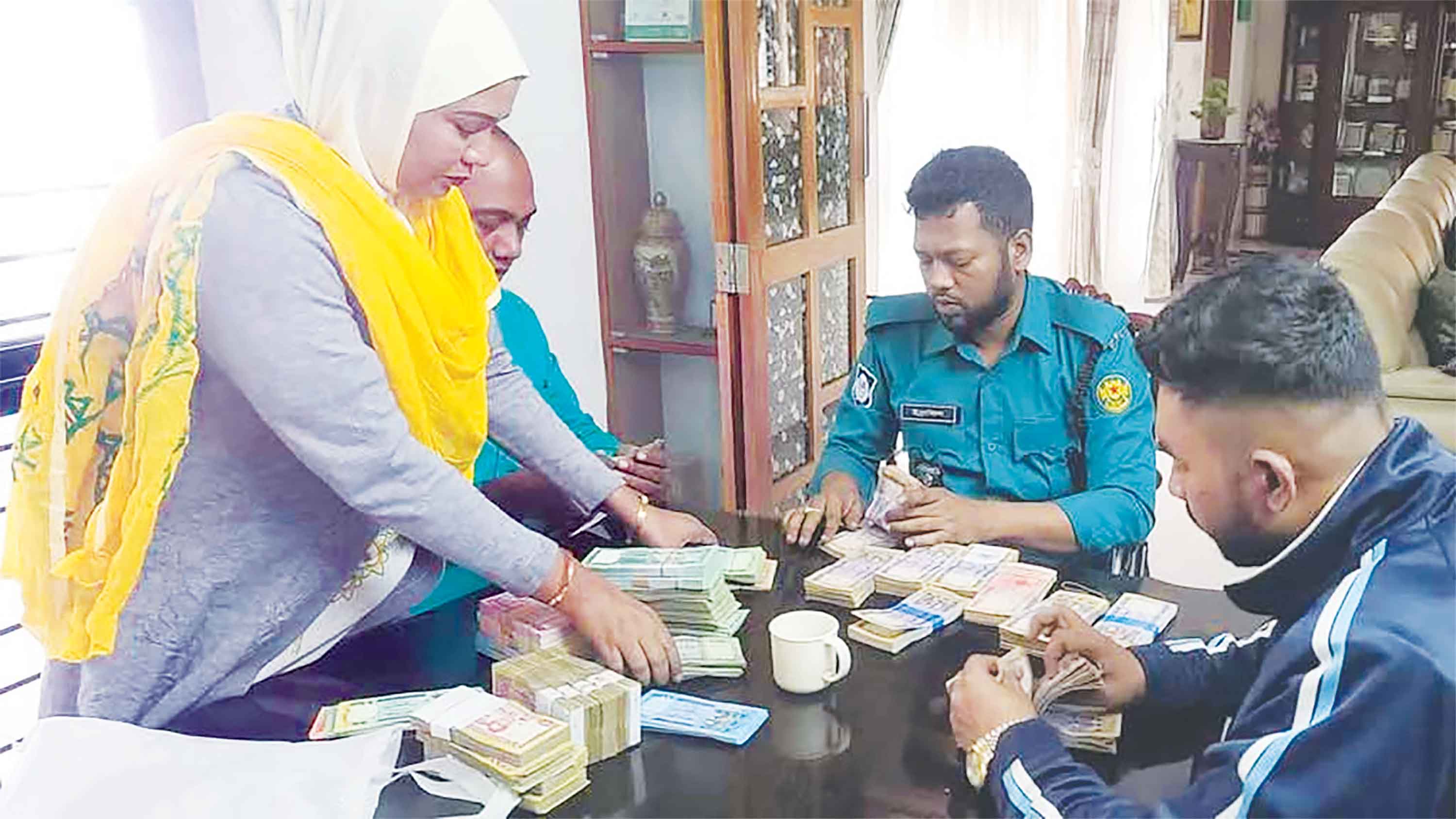 এস কে সুরের বাসায় অভিযানে মিলল নগদ ১৬ লাখ টাকা