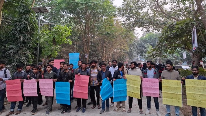 আবু সাঈদের হত্যাকারীদের স্থায়ী বহিষ্কারের দাবিতে বেরোবিতে মানববন্ধন