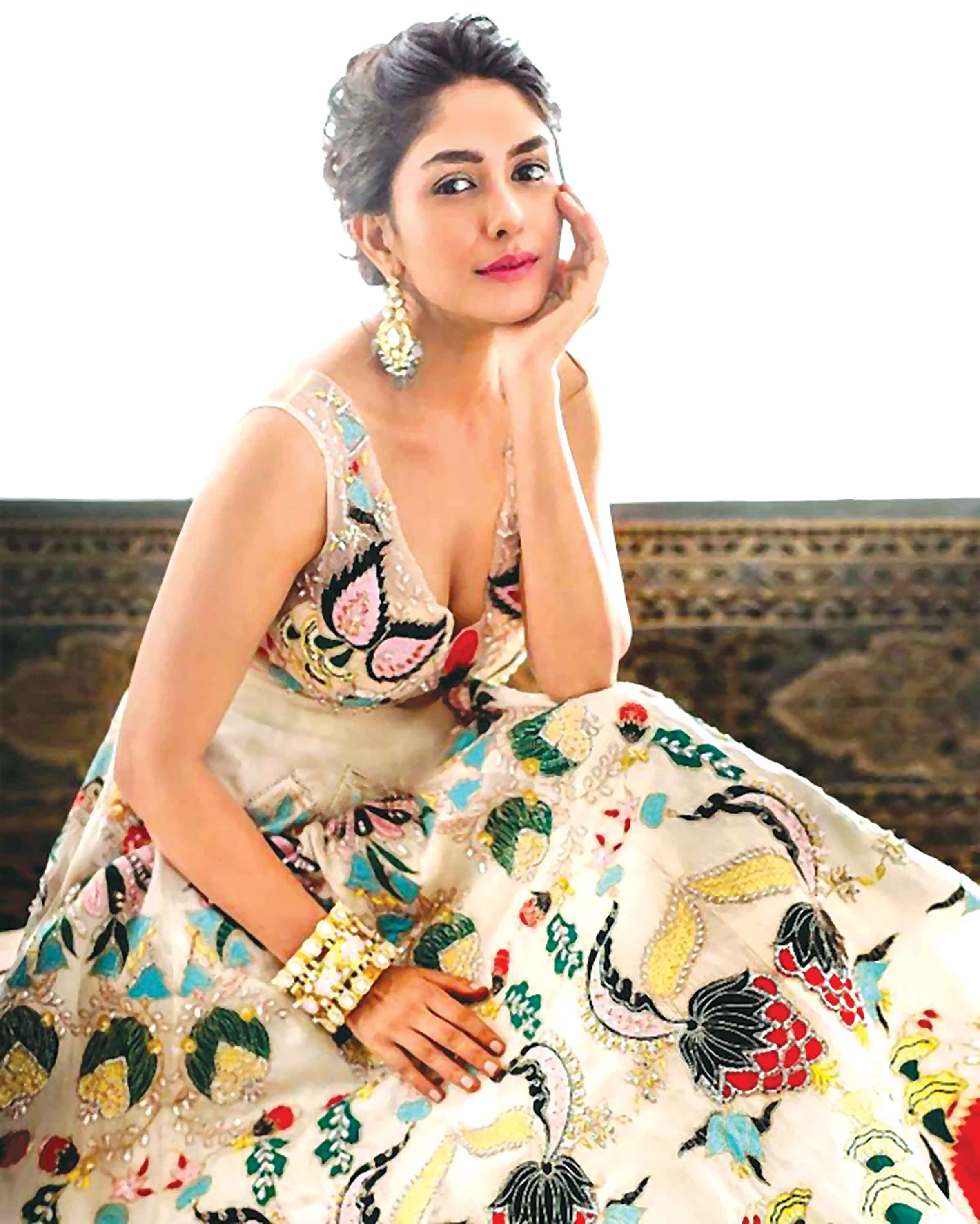 ১৩ বছর পর ম্রম্নণাল ঠাকুর
