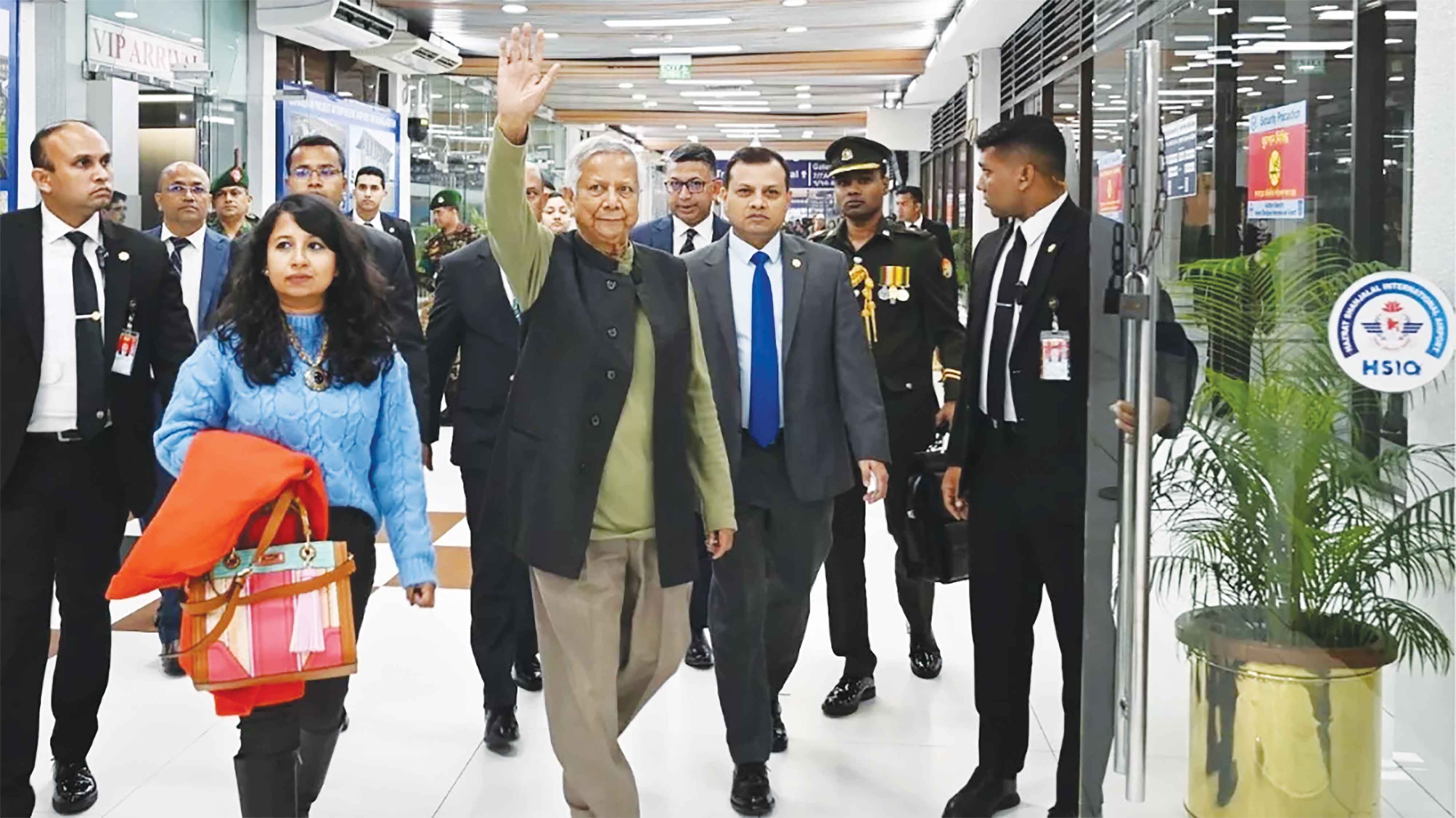 সুইজারল্যান্ড গেলেন প্রধান উপদেষ্টা