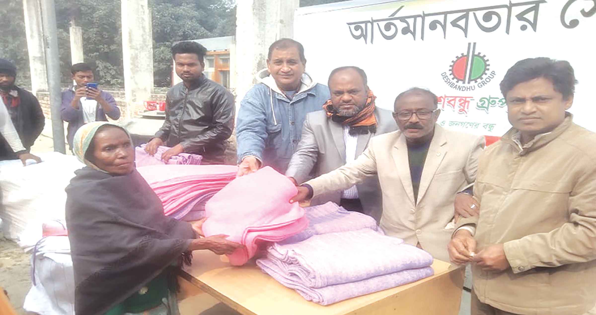 কুড়িগ্রামে দেশবন্ধু গ্রম্নপের কম্বল বিতরণ