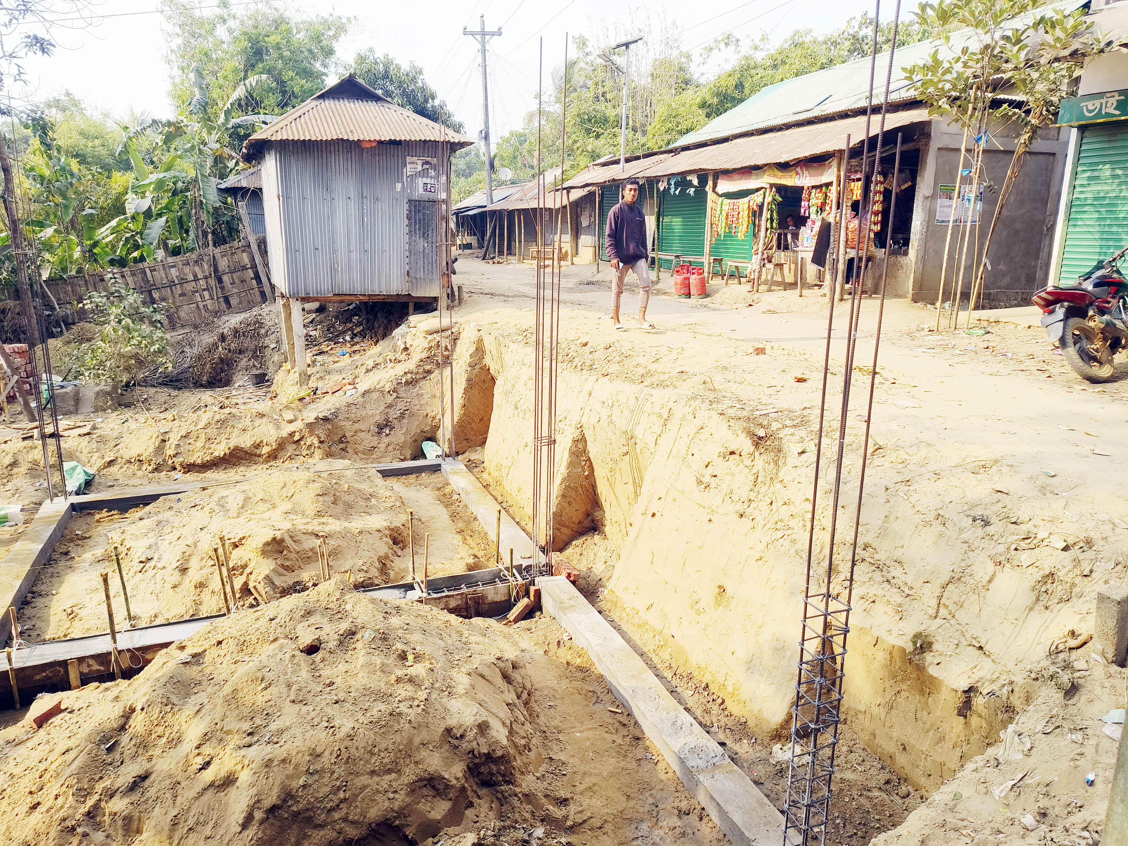 দোয়ারাবাজারে বেড়িবাঁধ কেটে মার্কেট নির্মাণ