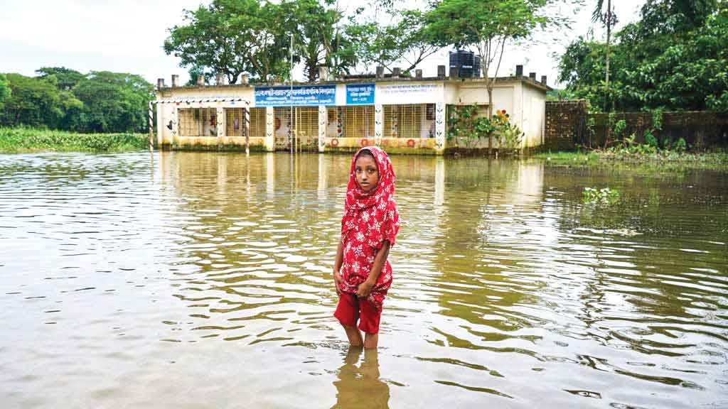 জলবায়ু সংকটে বাংলাদেশে ৩ কোটি শিশুর শিক্ষা ব্যাহত