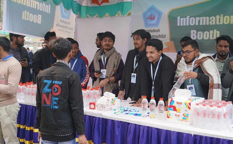 ভর্তি পরীক্ষার্থী-অভিভাবকদের পাশে ঢাবি শিবির 