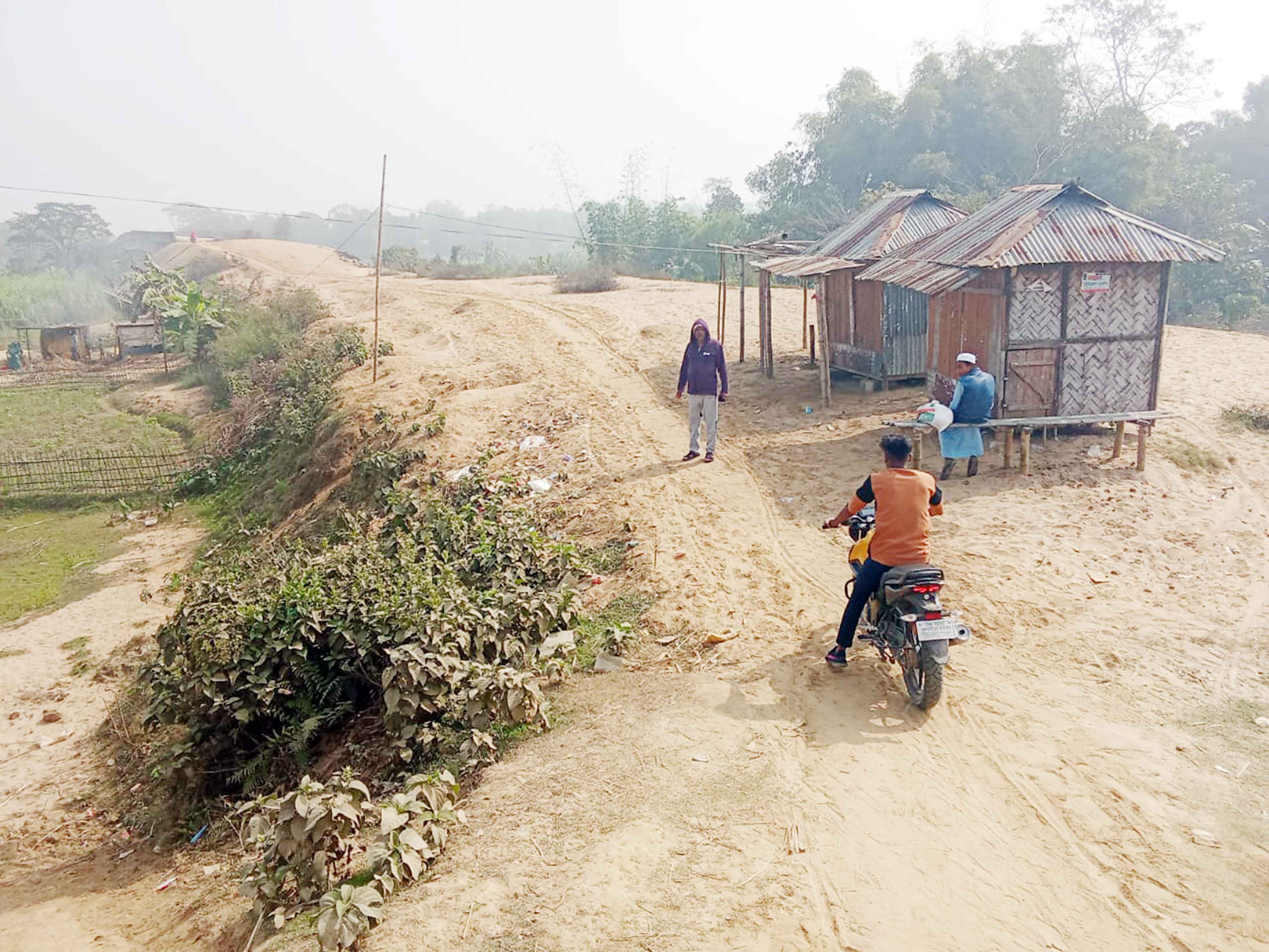 জমি অধিগ্রহণ জটিলতায় আটকে আছে ৩৪ কোটি টাকার সেতু!