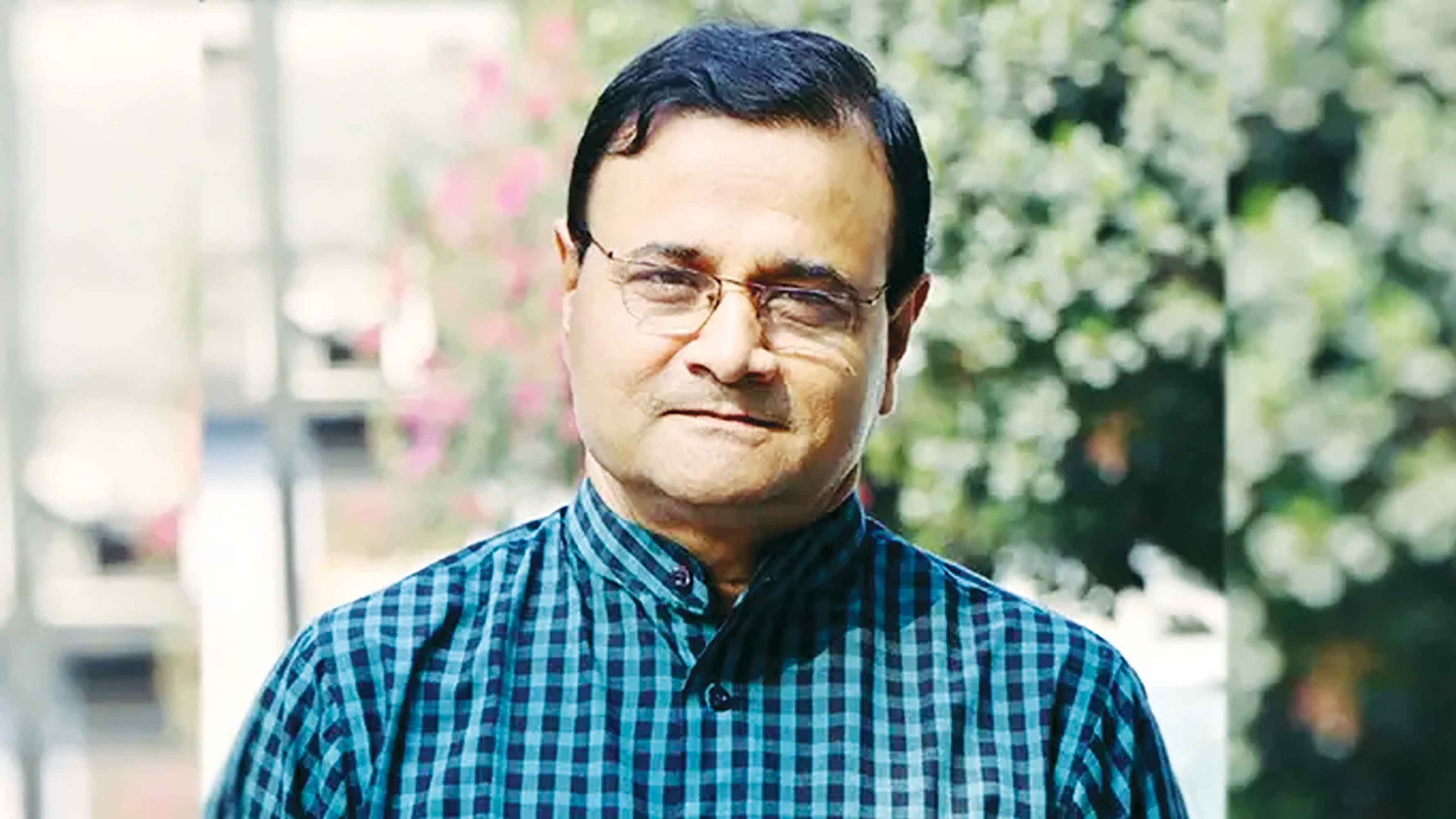 অতিরিক্ত টাকার পেছনে ছোটা মানসিক রোগ ডা. এজাজ