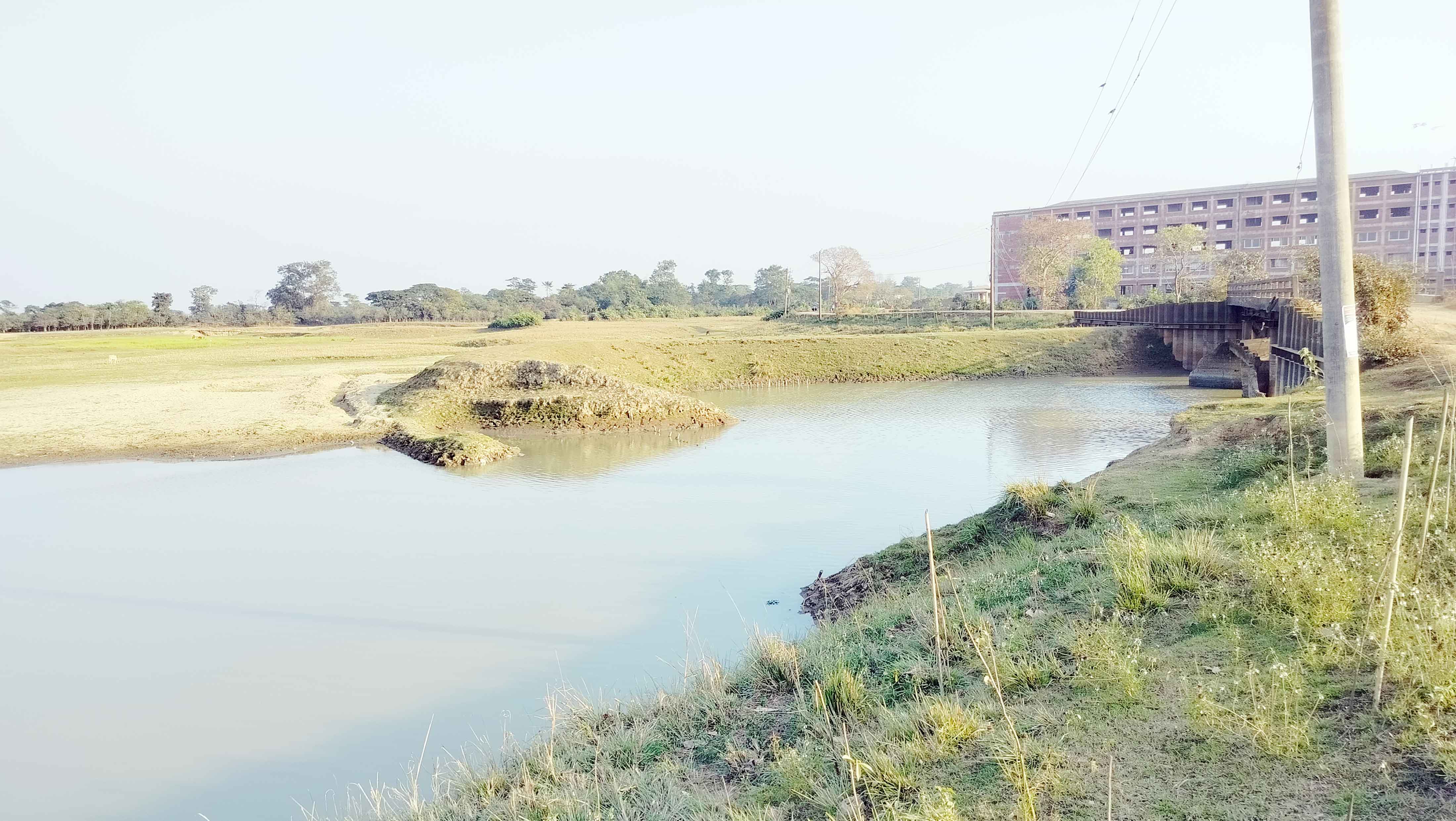 দোয়ারাবাজারে ফসল রক্ষা বাঁধের কাজে ধীরগতি