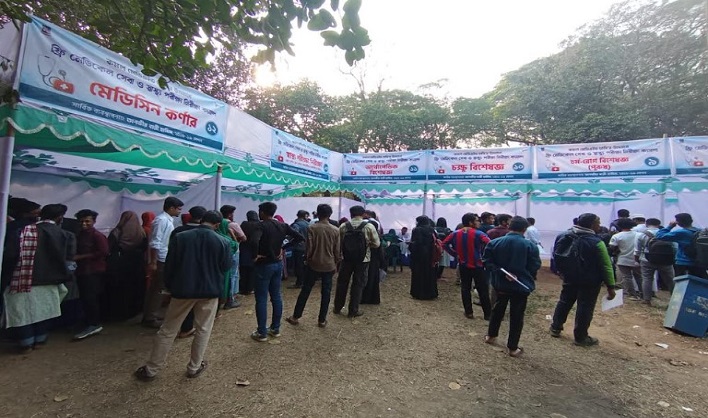 ঢাবির টিএসসিতে বিনামূল্যে মেডিক্যাল ক্যাম্প