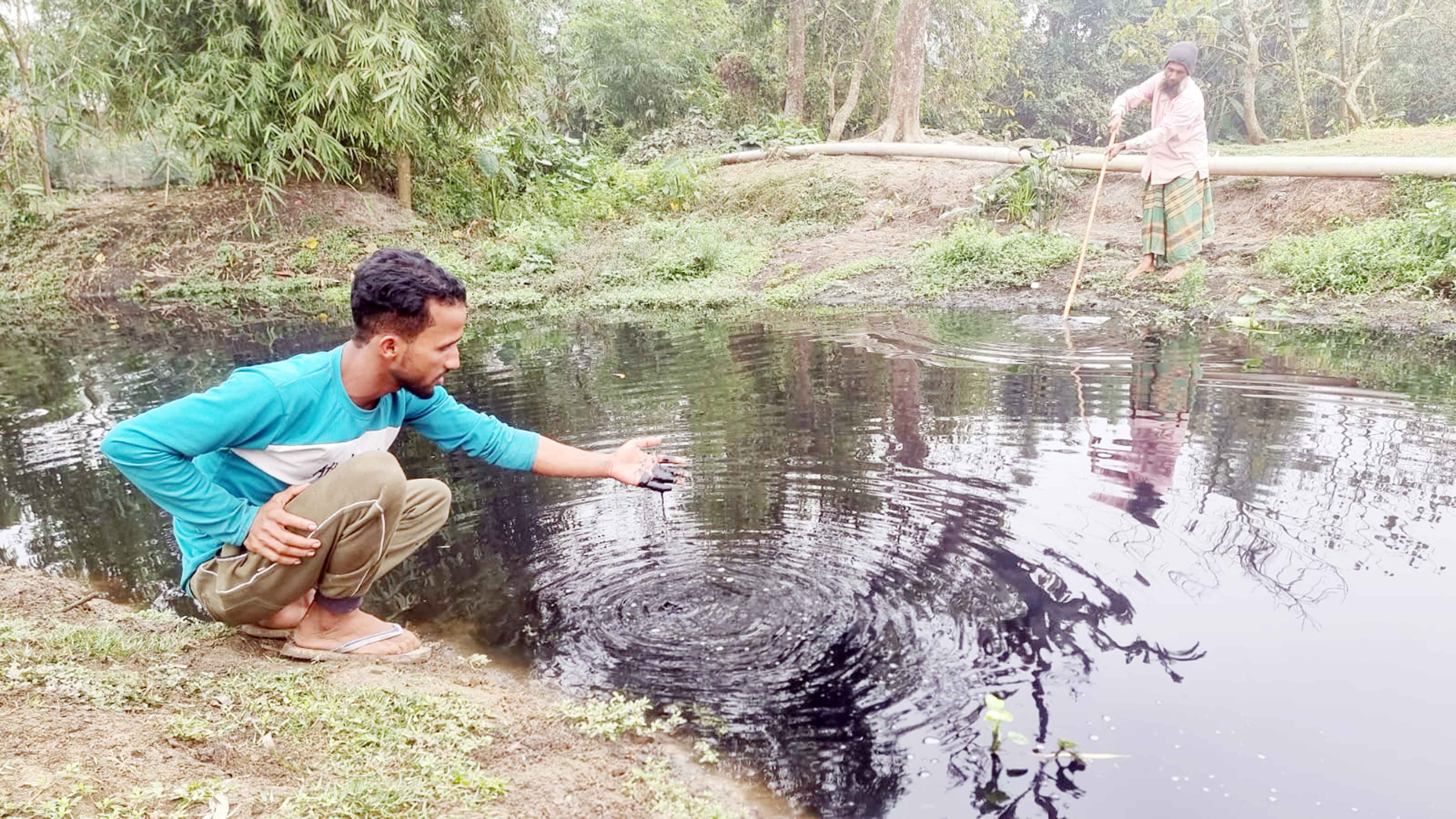 মাধবপুরে শিল্পকারখানার বর্জ্য গিলে খাচ্ছে রাজখাল