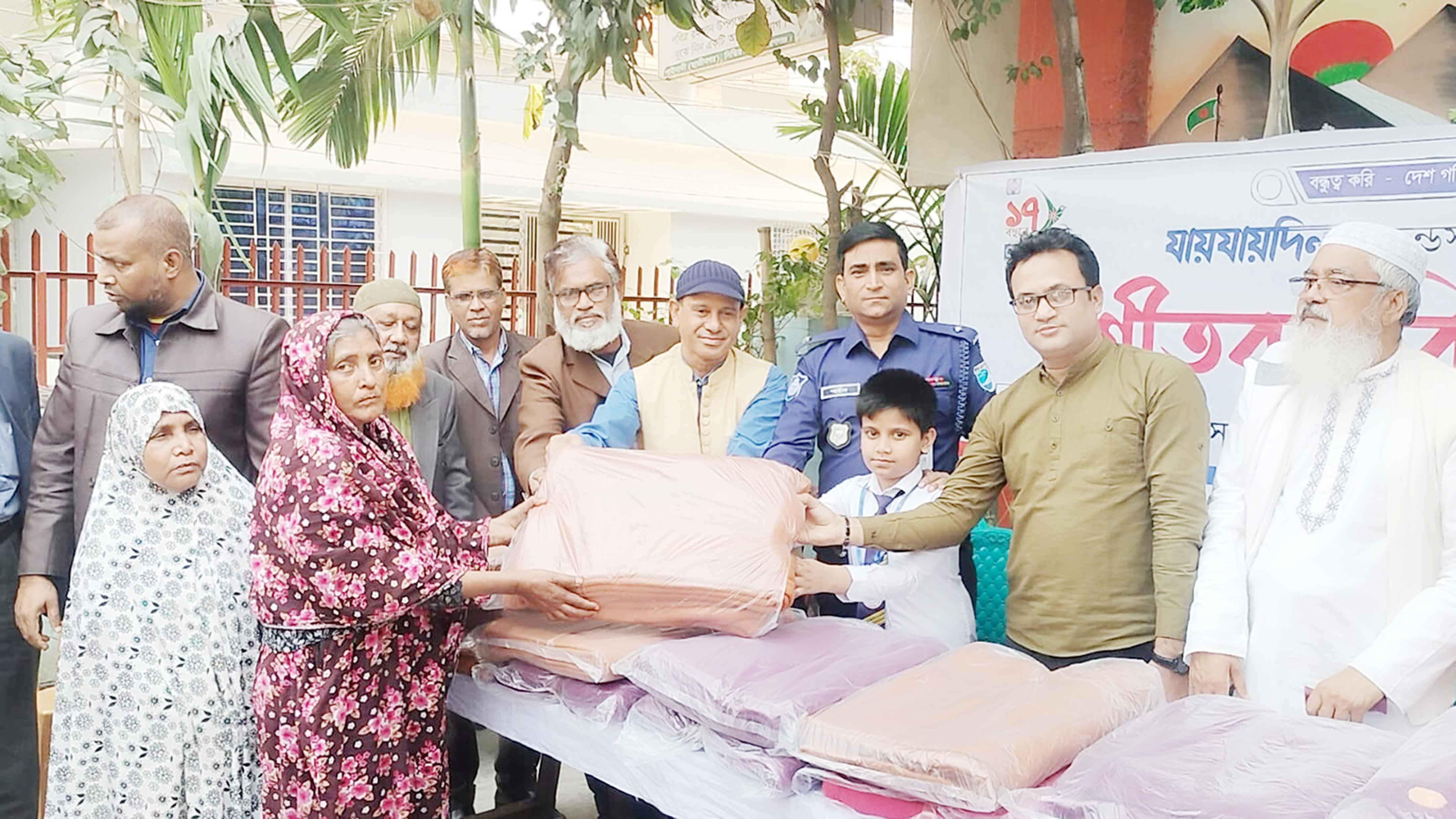 আসুন দেশকে ভালোবাসি দেশের মানুষকে ভালোবাসি :ওসি শাহিনুর