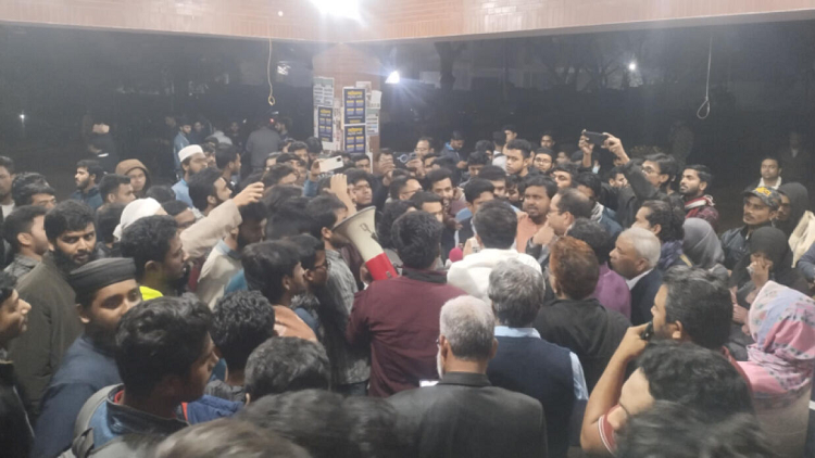 জাকসু নিয়ে ছাত্রদল-শিক্ষার্থীদের পাল্টাপাল্টি অবস্থান, বিক্ষোভ