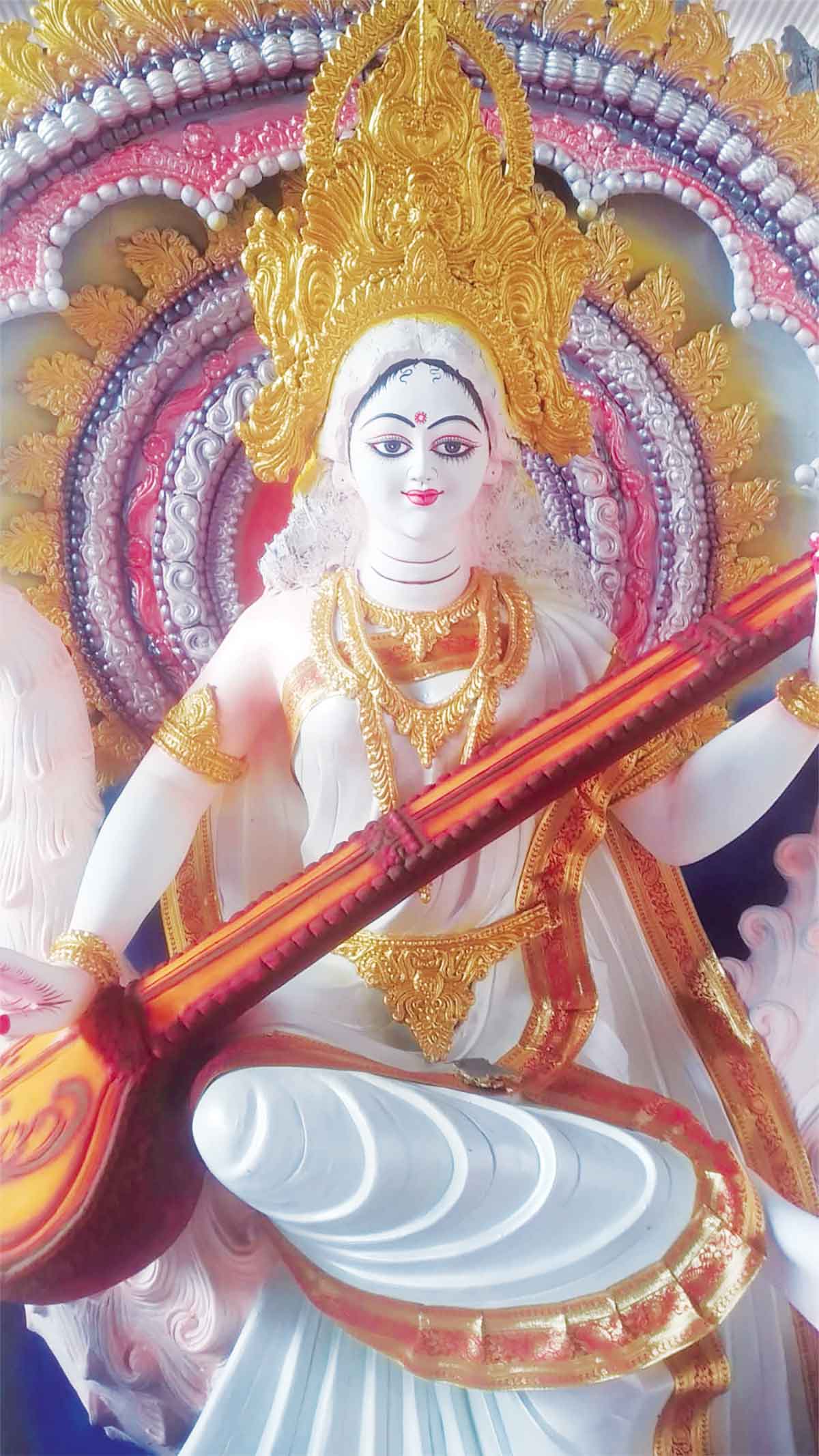 আজ বিদ্যার দেবী সরস্বতী পূজা