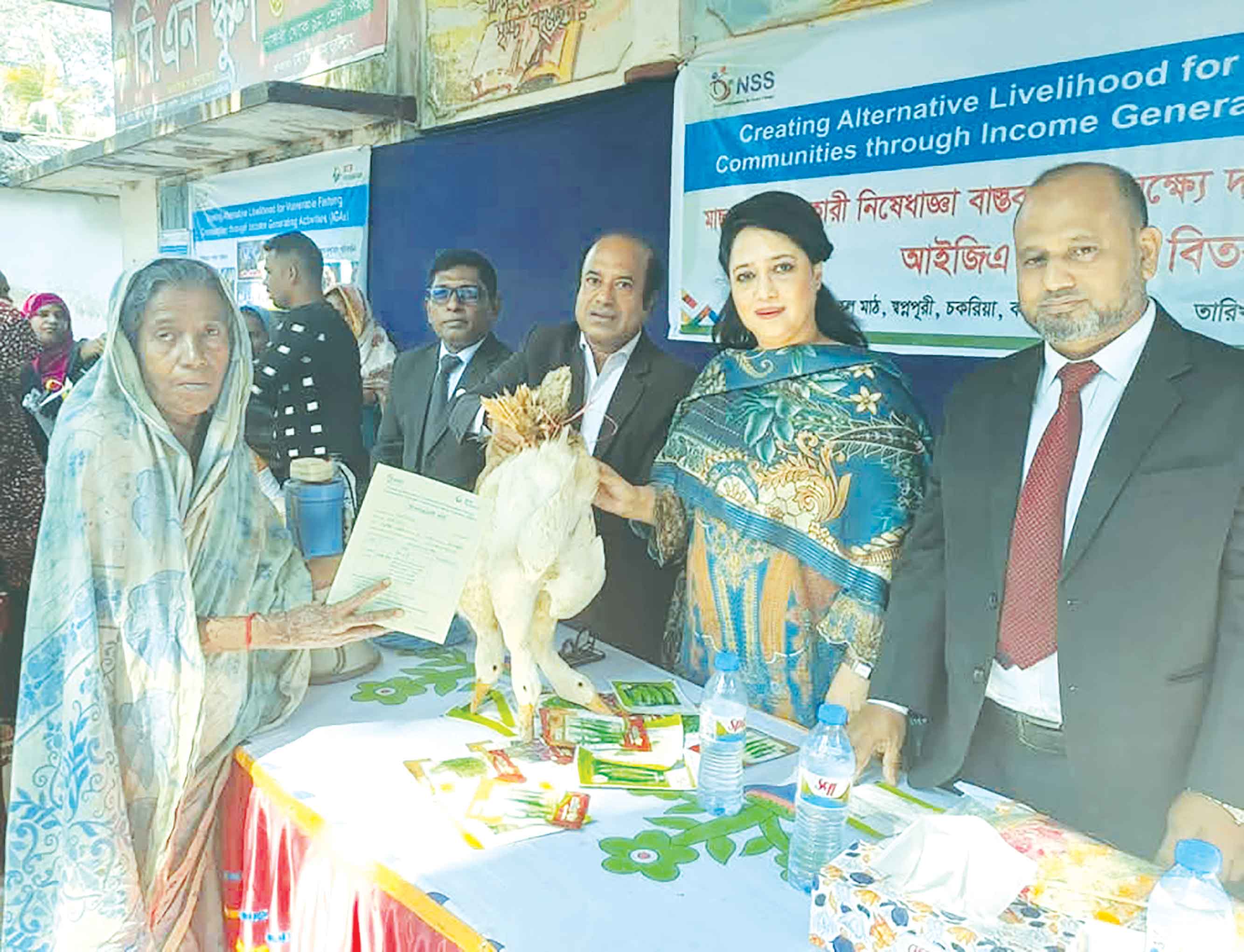 এমটিবি ফাউন্ডেশন কক্সবাজারের চকরিয়ায় মৎস্যজীবী সম্প্রদায়ের মধ্যে অনুদান বিতরণ