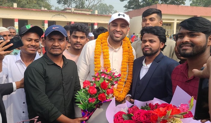 সৌদি মালিককে নিয়ে হেলিকপ্টারে করে চাঁদপুরে এলেন প্রবাসী মোবারক 