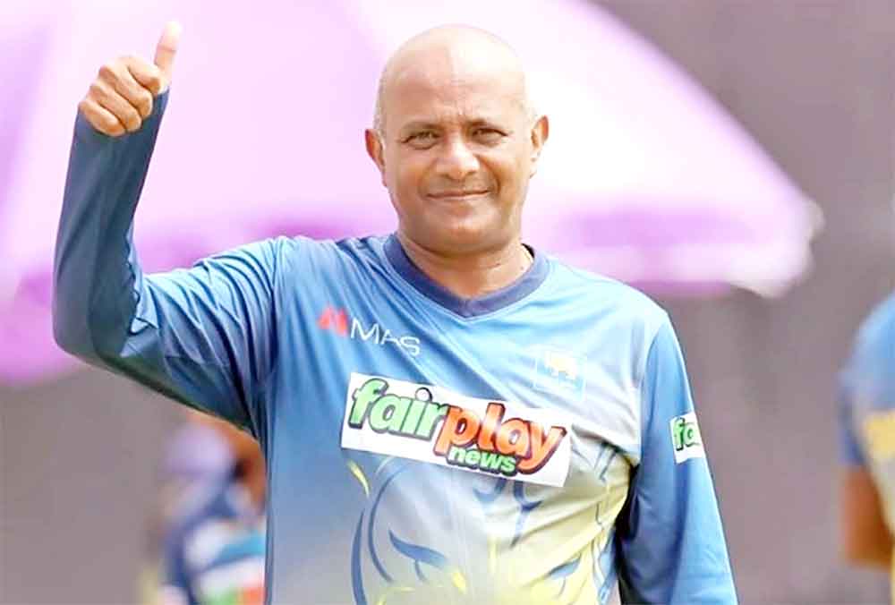 বাংলাদেশের মেয়েদের কোচের পদ ছাড়লেন তিলকরত্নে
