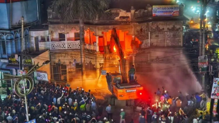 নারায়ণগঞ্জে শামীম ওসমানের সাম্রাজ্য গুঁড়িয়ে দিল জনতা