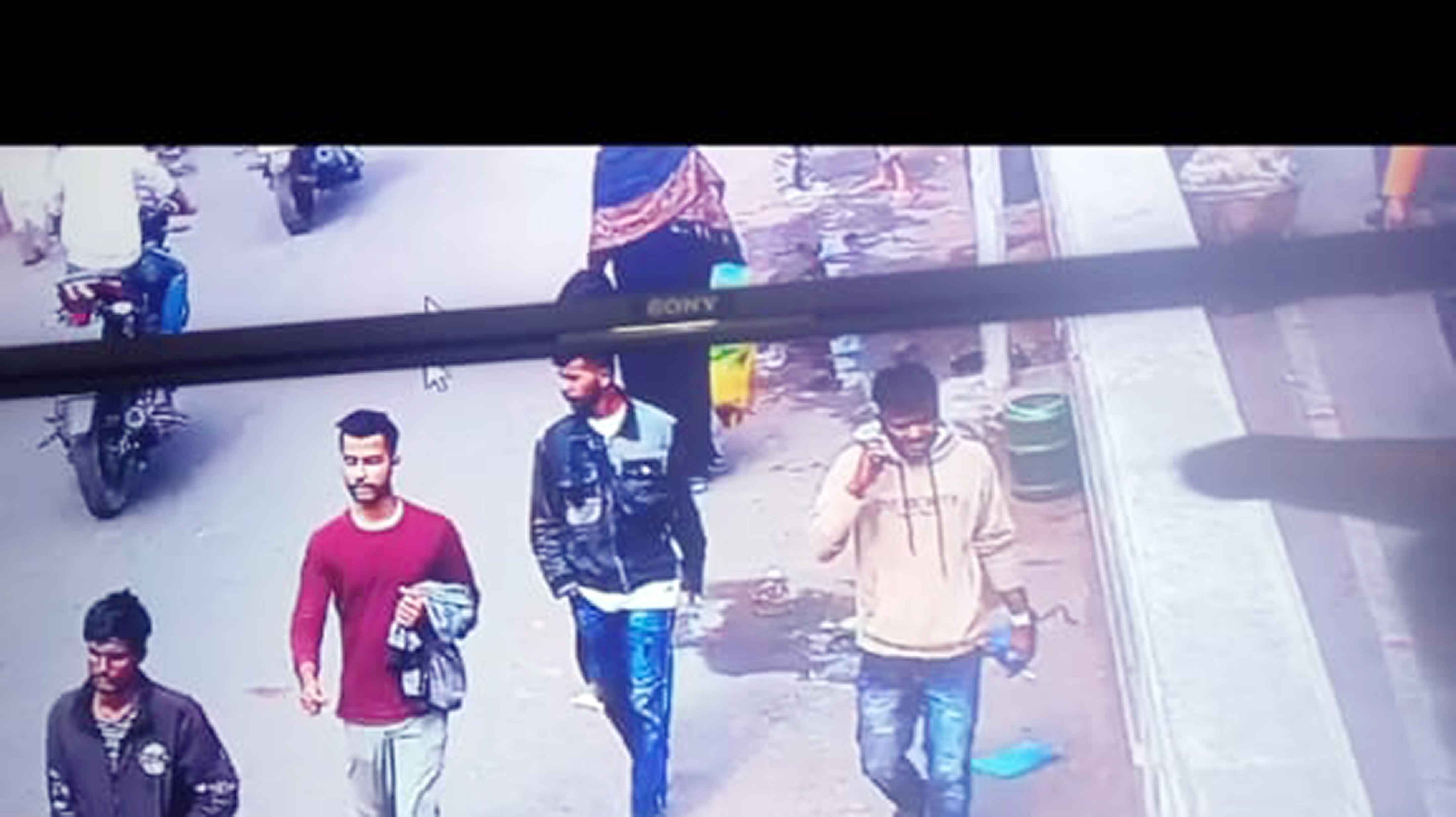 সিলেটের ক্বীনব্রিজে আশঙ্কাজনক হারে বেড়েছে মোবাইল ফোন ছিনতাই