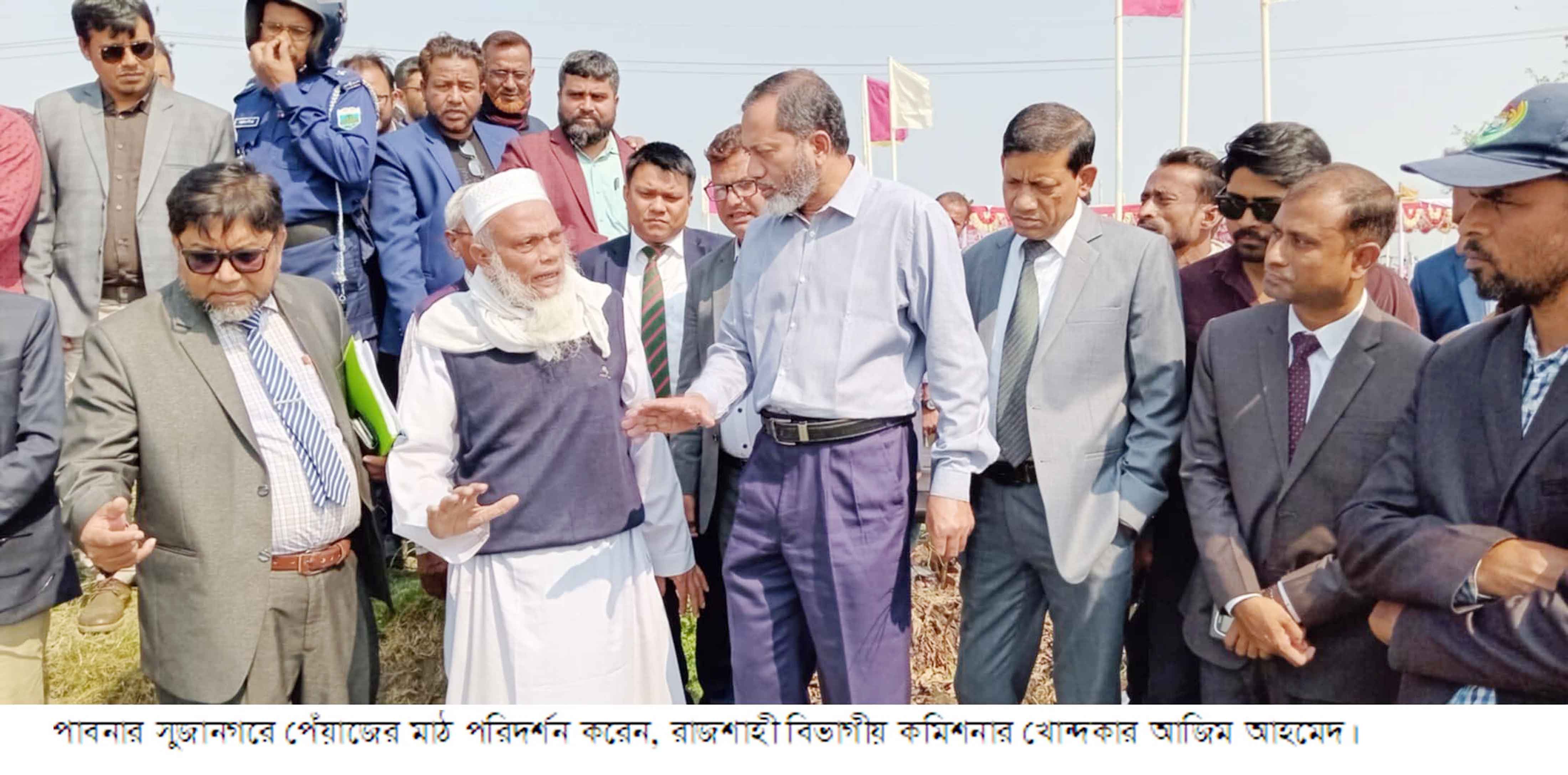 ৪০ বছরের চলাফেরার রাস্তা কাঁটাতারের বেরা দিয়ে বন্ধ