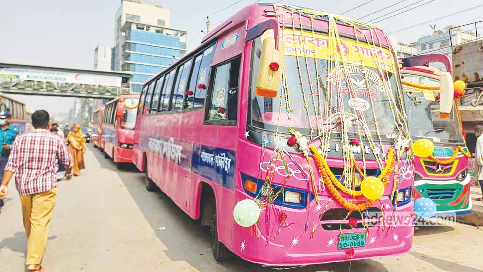 রাজধানীতে গোলাপি বাস চালু চড়া যাবে কাউন্টার থেকে