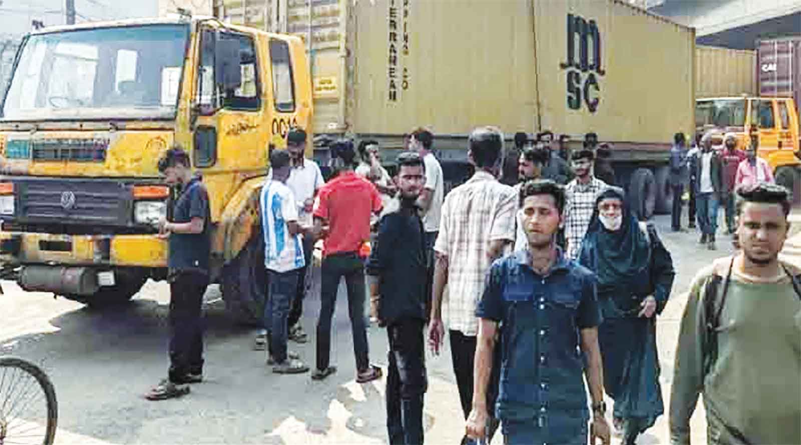 চট্টগ্রামে ফের কর্মবিরতিতে প্রাইম মুভার চালকরা