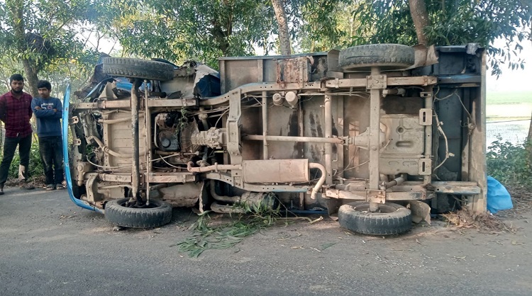চাঁদপুরে পিকআপভ্যান চাপায় ডাকাতের মৃত্যু