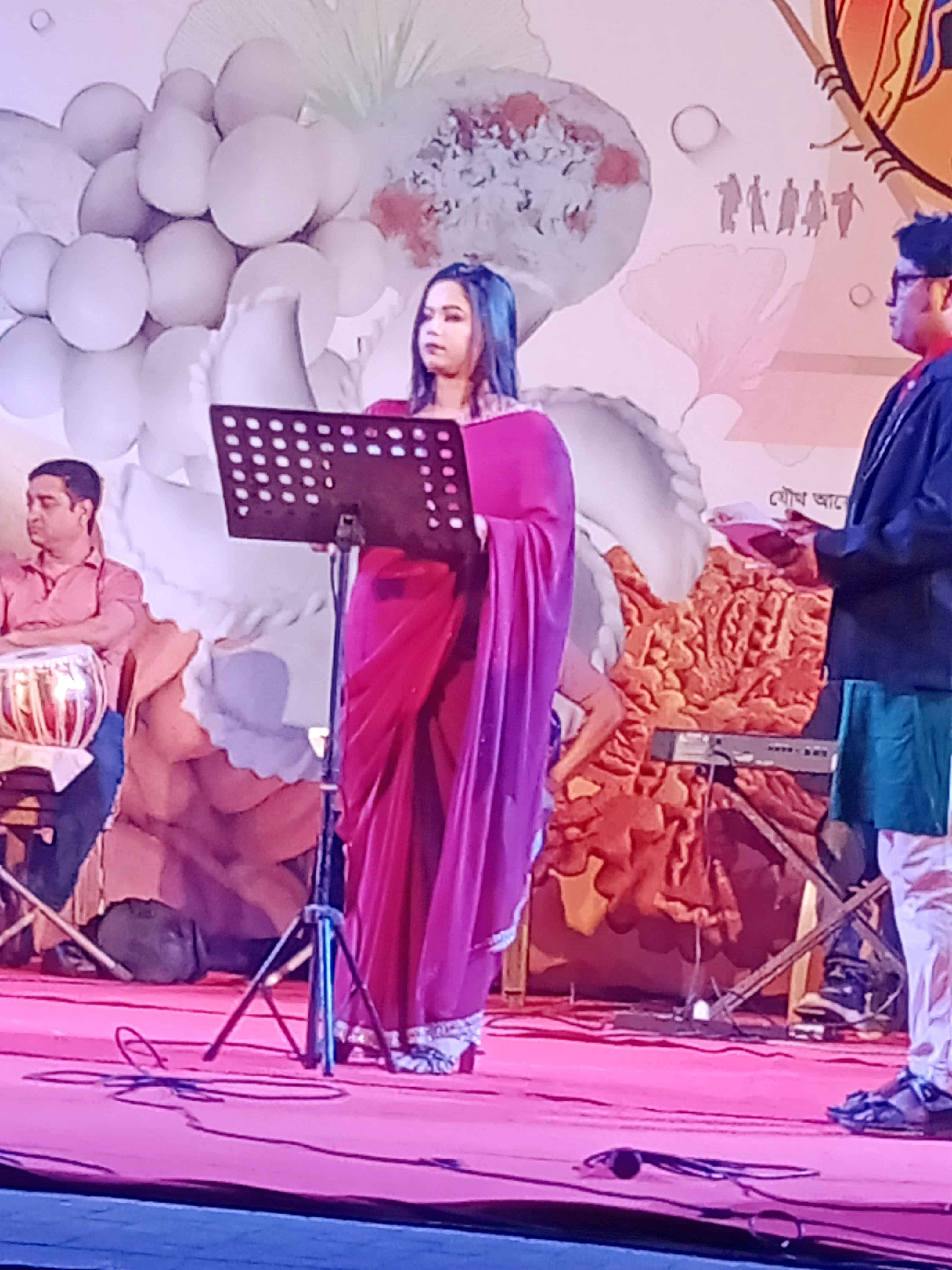সঙ্গীতশিল্পী নিপা আহমেদ সারাহ্‌র গানে মুগ্ধ দর্শক
