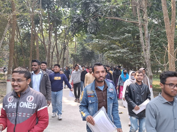 বেরোবিতে ঢাবির ‘ব্যবসায় শিক্ষা' ইউনিটের ভর্তি পরীক্ষা অনুষ্ঠিত