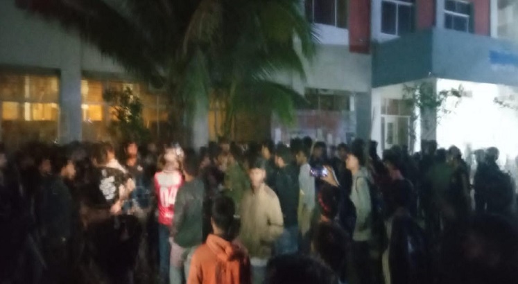 যবিপ্রবিতে রাতভর দু গ্রুপের দফায় দফায় সংঘর্ষে আহত আট শিক্ষার্থী