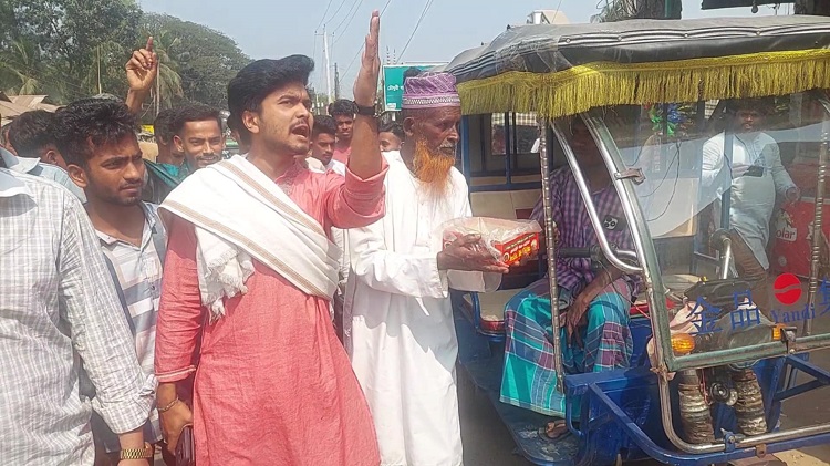 লক্ষ্মীপুরে হত্যা মামলায় আ.লীগ নেতা গ্রেপ্তার, মিষ্টি বিতরণ