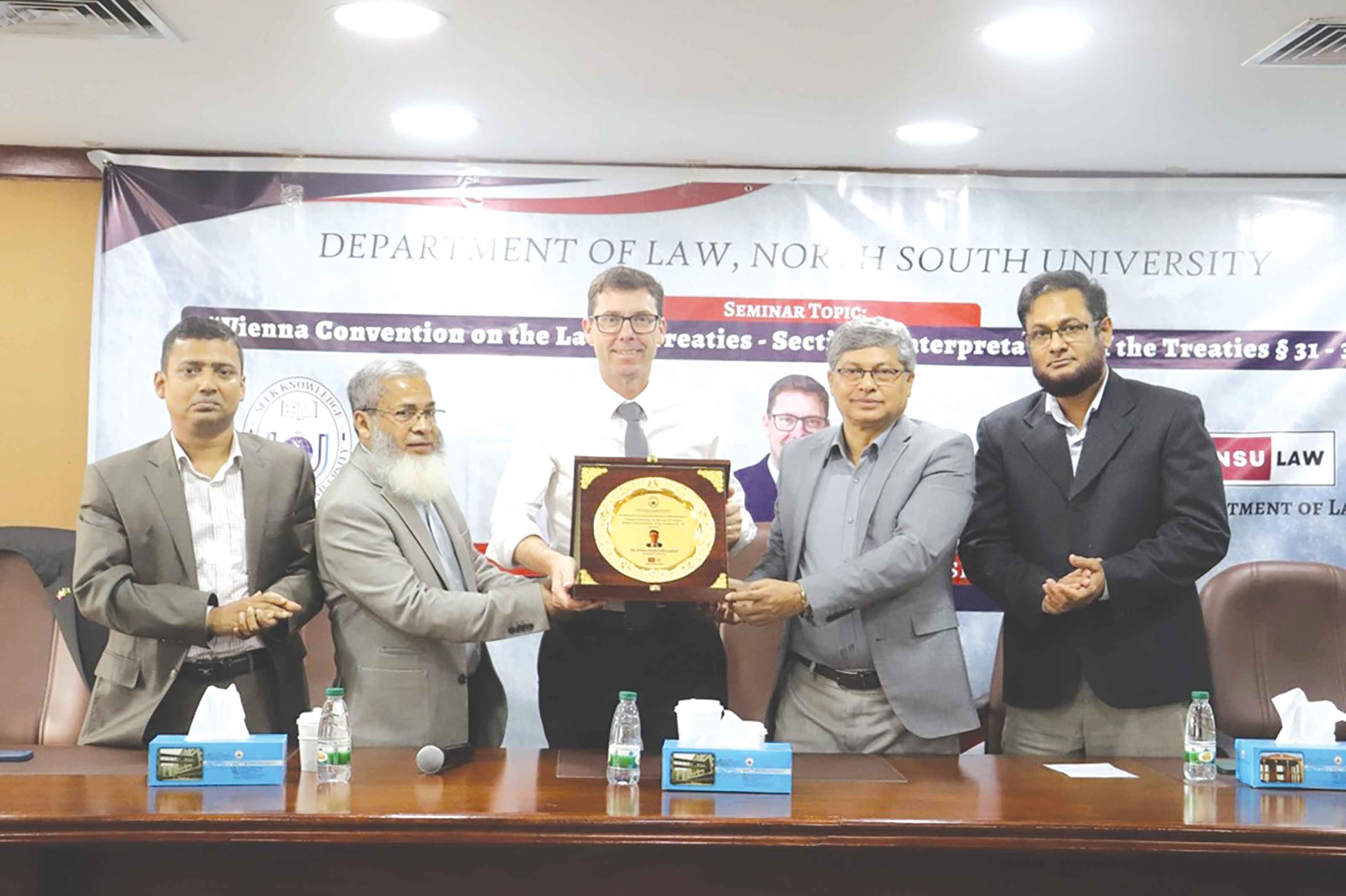 নর্থ সাউথ বিশ্ববিদ্যালয়ে 'অন দি ল'অফ ট্রিটিজ' শীর্ষক সেমিনার