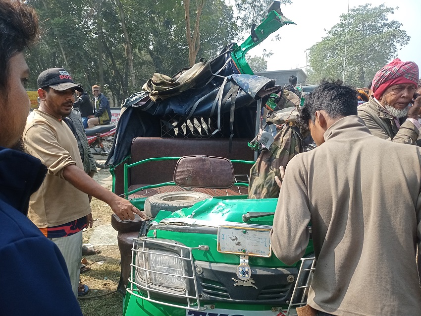 ঈশ্বরদীতে সড়ক দুর্ঘটনায় নিহত ১, আহত ৩