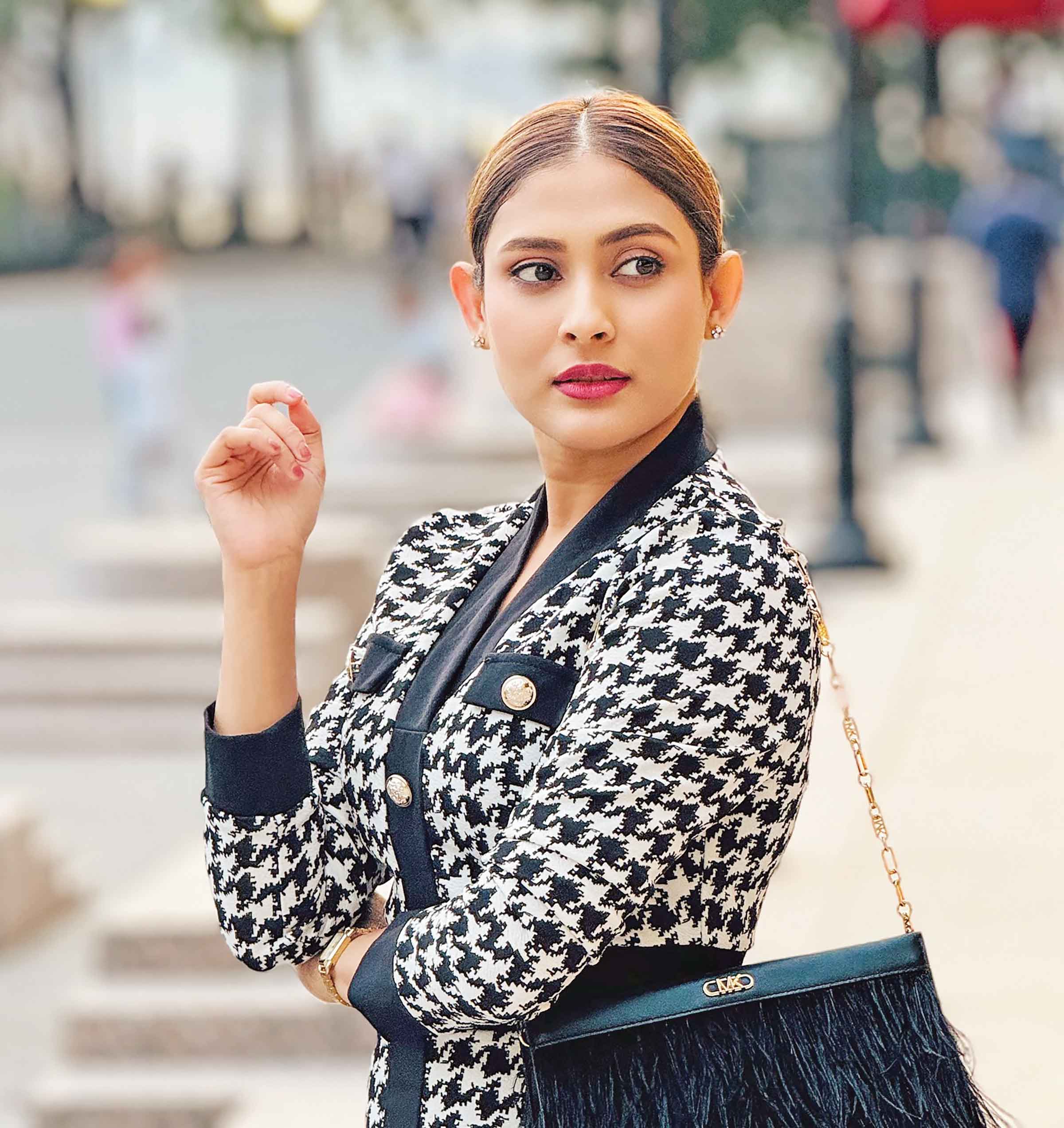 আসছে মেহজাবীনের 'নীল সুখ'