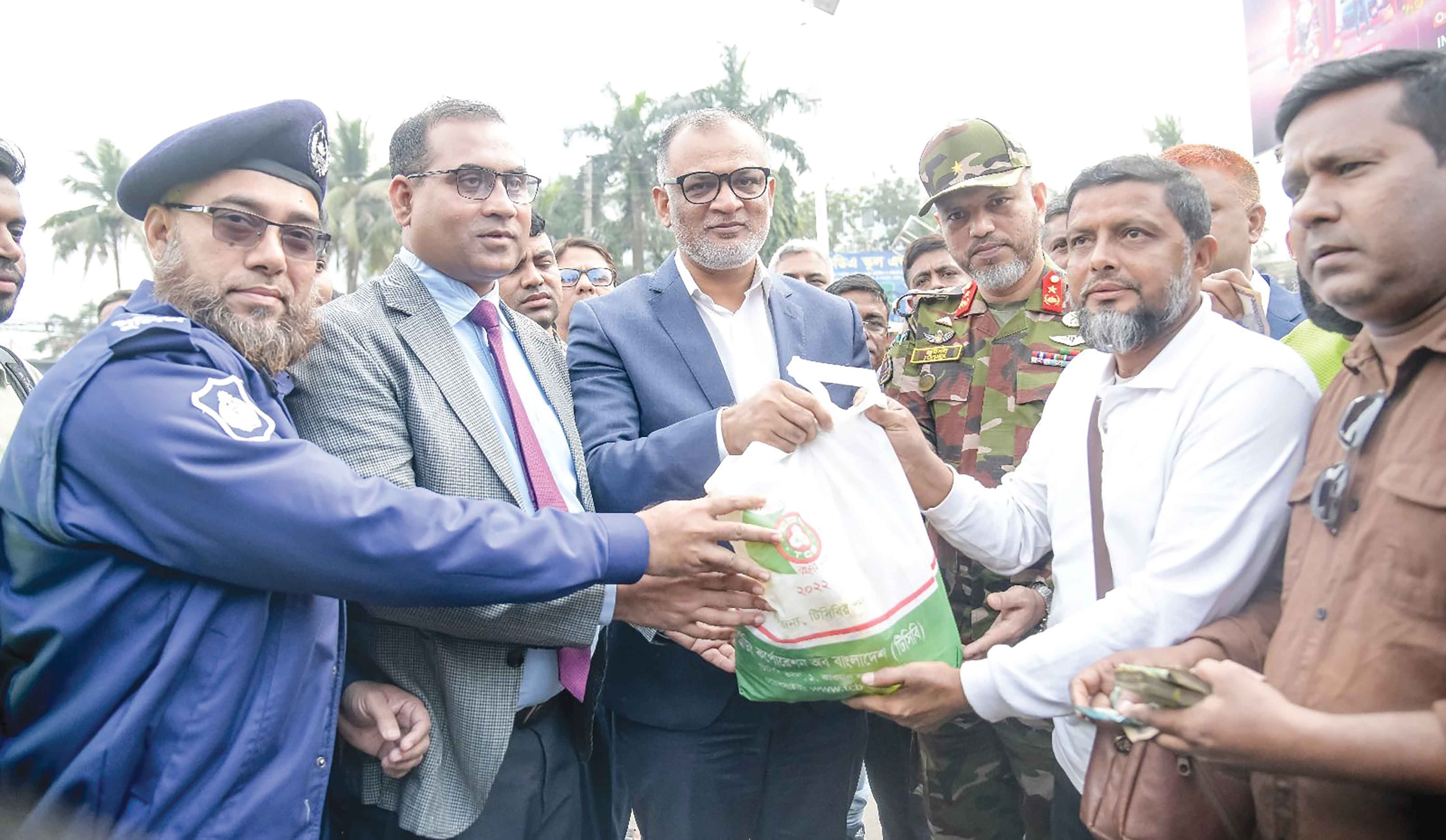 রমজান মাস জুড়ে টিসিবির ট্রাকসেল চালু থাকবে :বাণিজ্য উপদেষ্টা