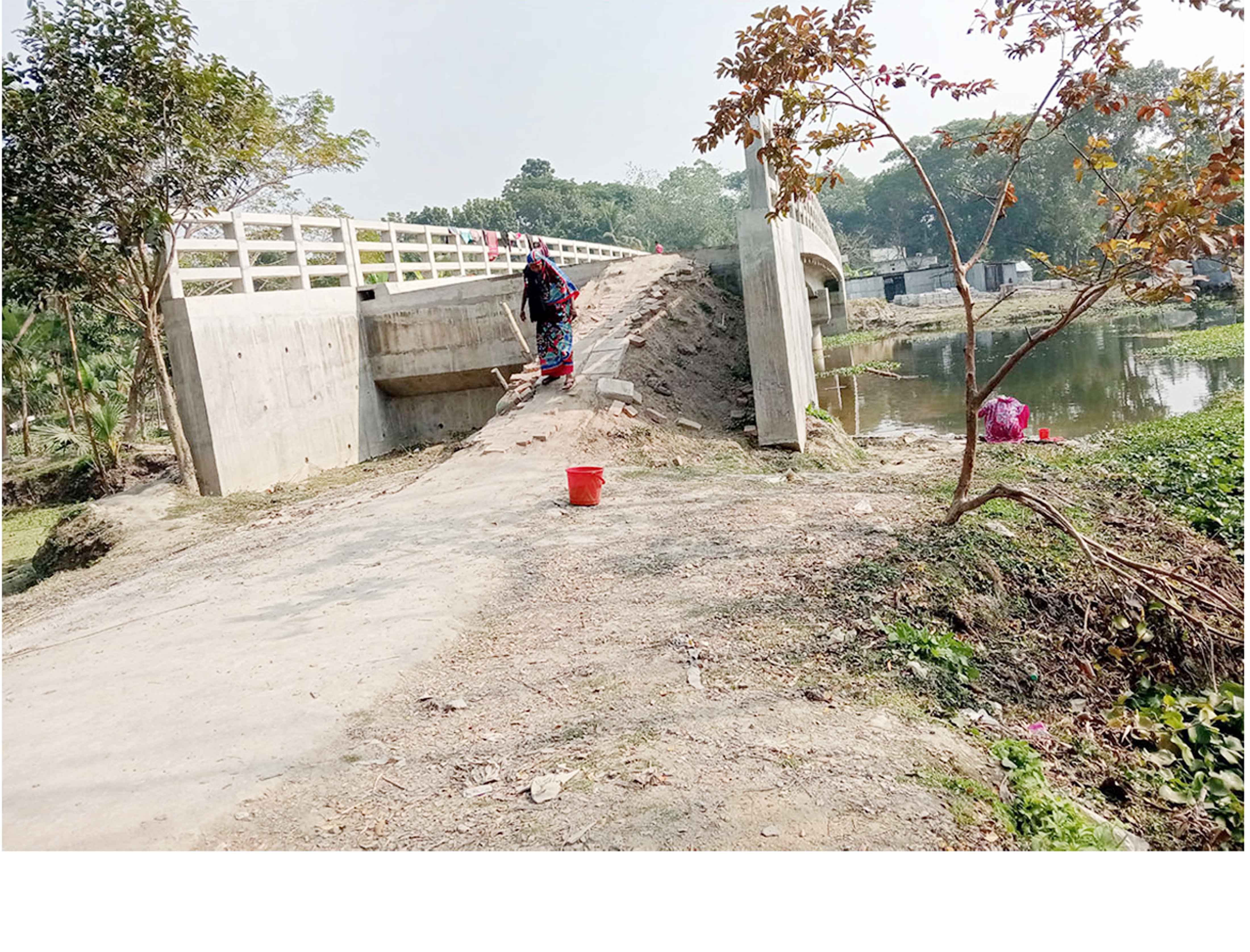 কেশবপুরে সাড়ে তিন কোটির সেতুতে নেই সংযোগ সড়ক