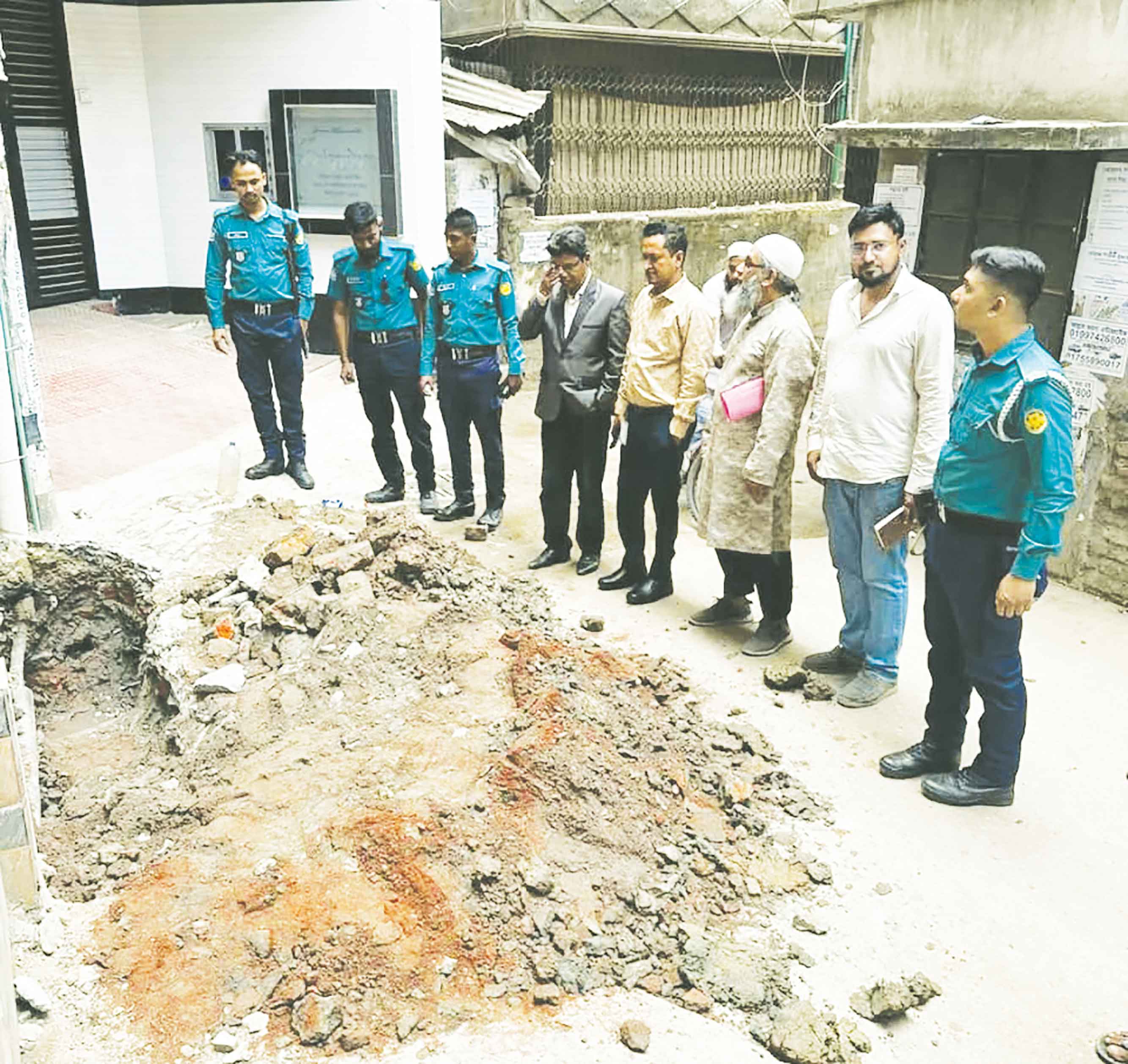 অবৈধ সংযোগ বিচ্ছিন্নে তিতাসের সাঁড়াশি অভিযান