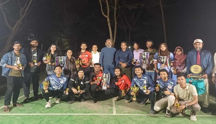 কুবিতে ব্যাডমিন্টন টুর্নামেন্টে চ্যাম্পিয়ন সাংবাদিকতা ও পরিসংখ্যান বিভাগ 