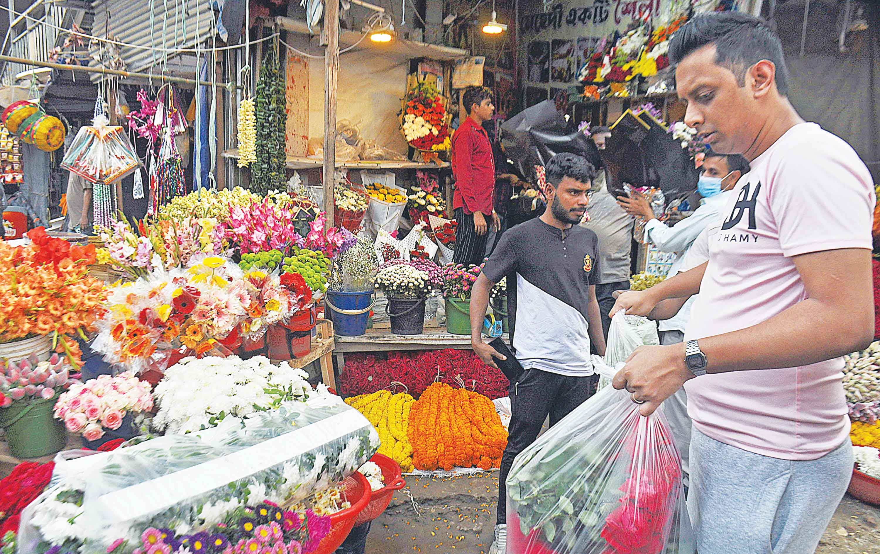 ঝিনাইদহে দুই কোটি টাকার ফুল বিক্রি