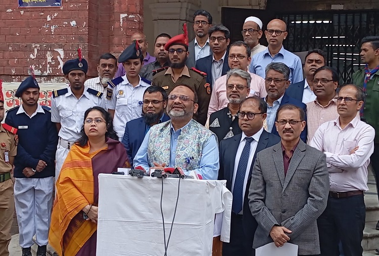 ঢাবির ব্যবসায় শিক্ষা ইউনিটে প্রশ্নের পুনরাবৃত্তি নিয়ে যা বললেন উপাচার্য