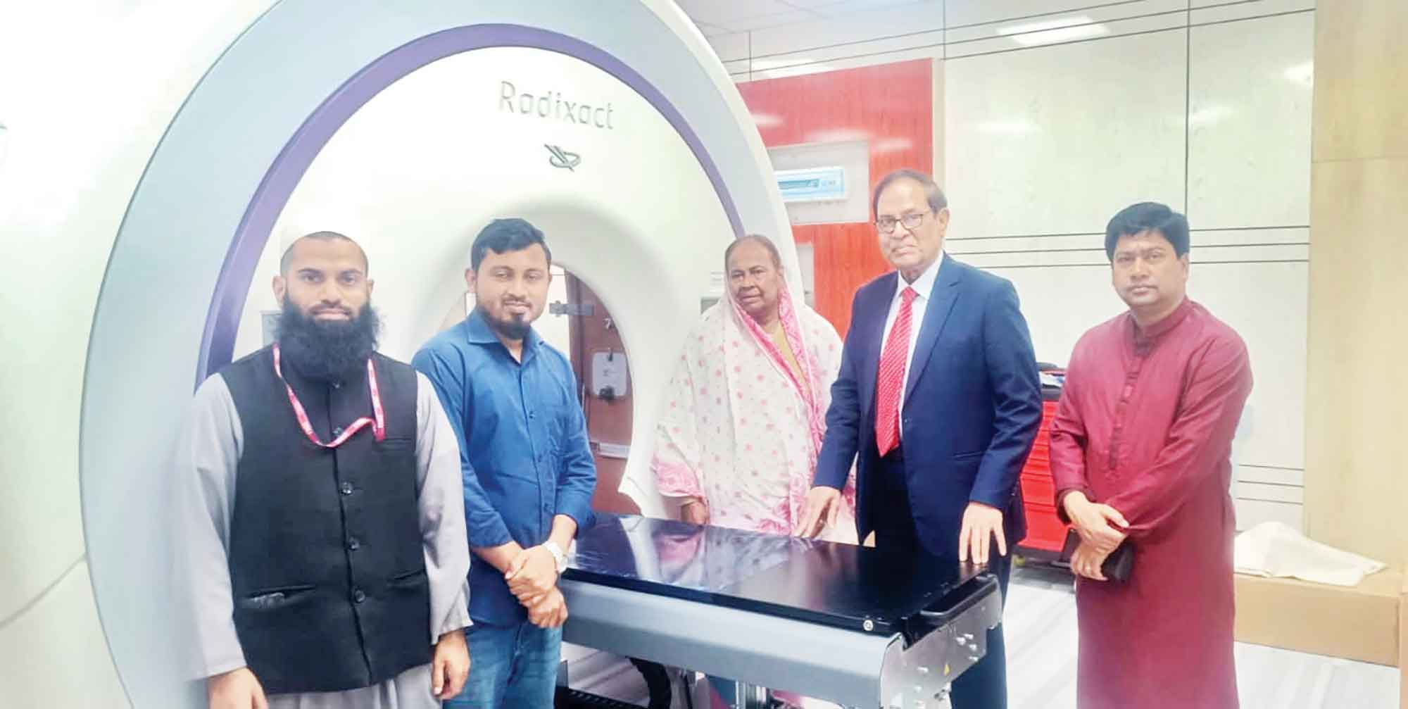 টিএমএসএস ক্যান্সার হাসপাতাল পরিদর্শনে শিক্ষা উপদেষ্টার বিশেষ সহকারী