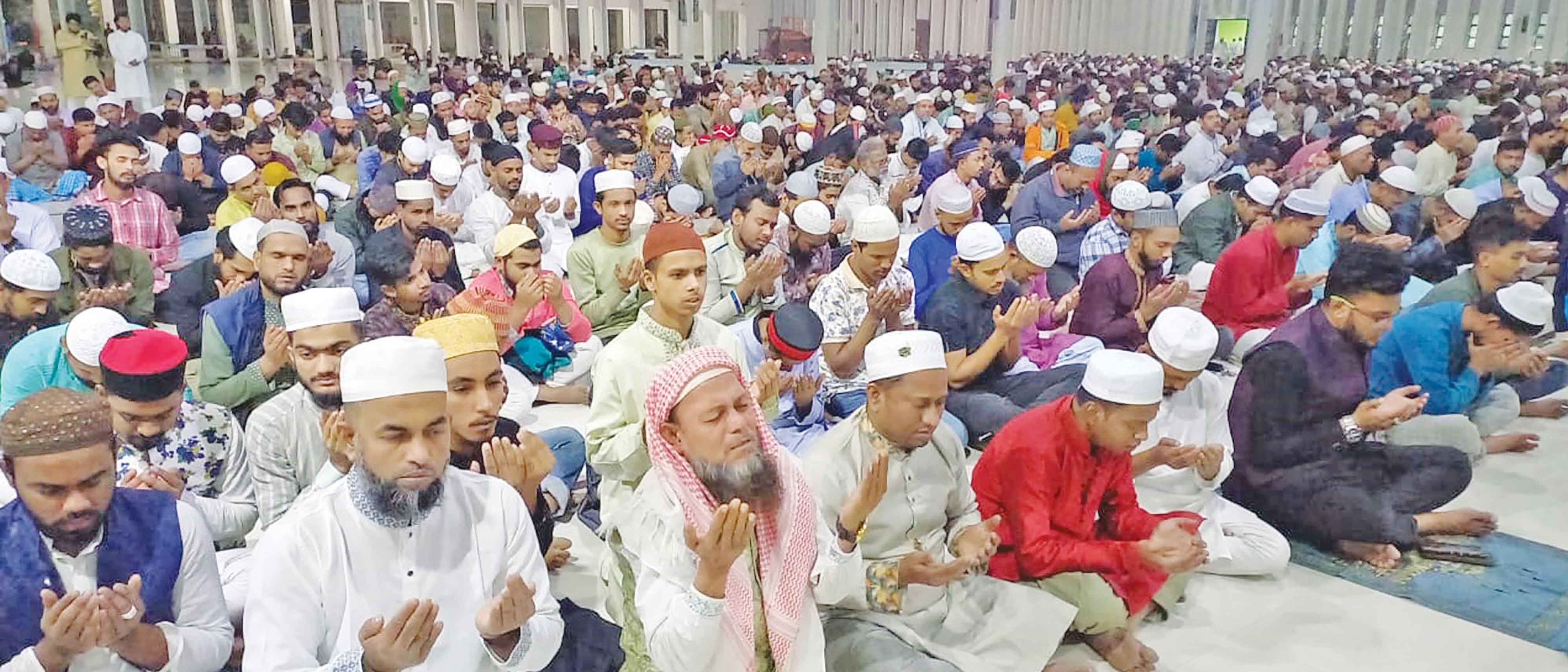 ইবাদত বন্দেগির মধ্য দিয়ে পবিত্র শবেবরাত পালিত