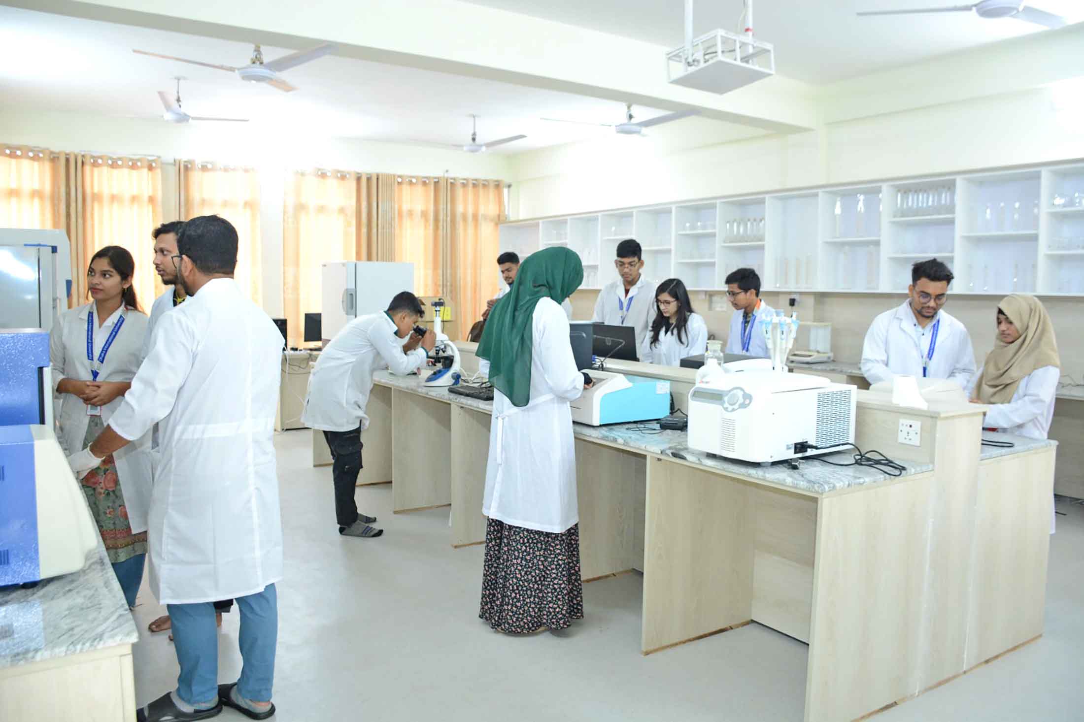 পড়ার বিষয় বি ফার্মা