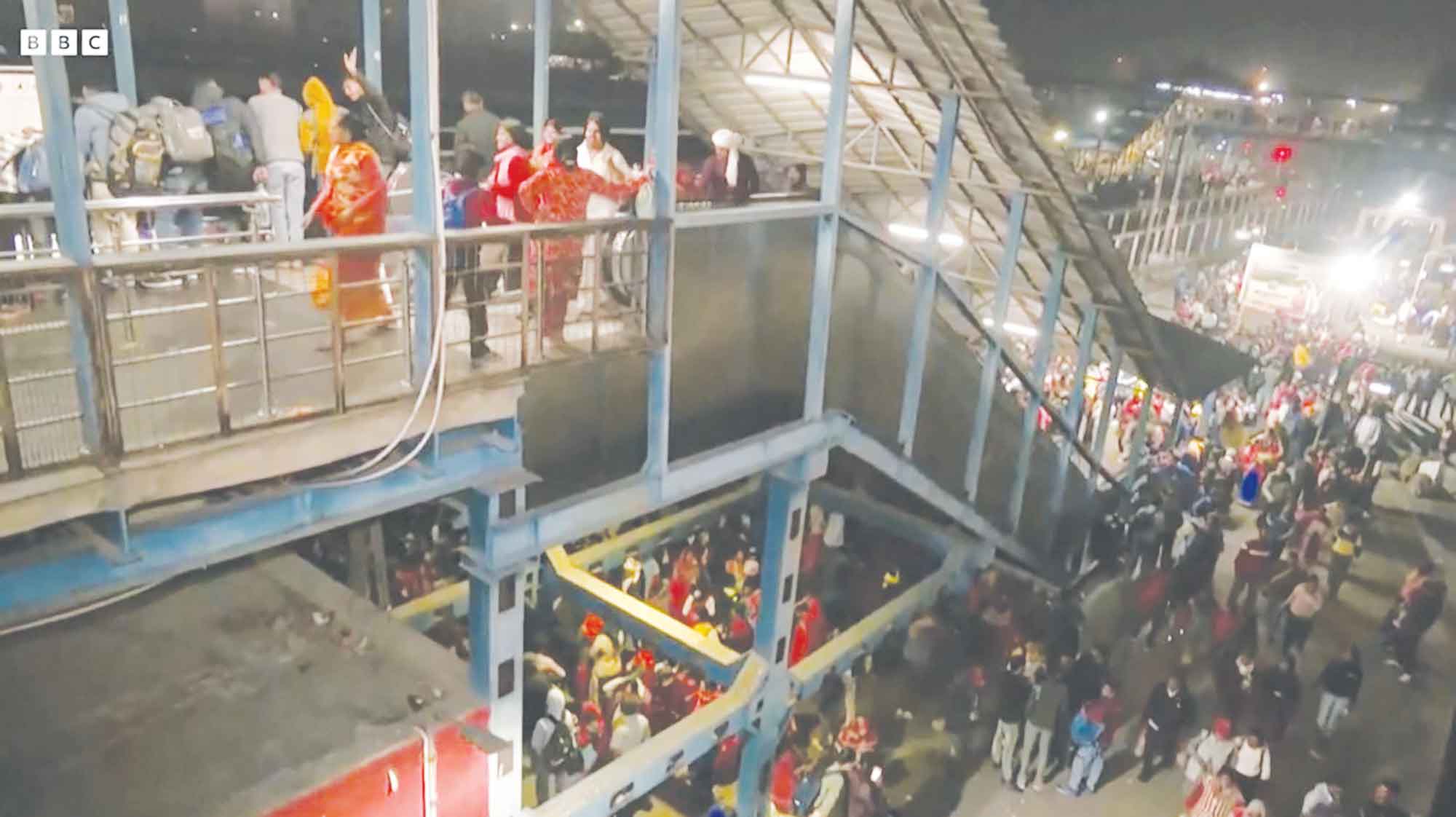 নয়াদিলিস্নতে যাত্রীদের চাপে মৃতু্য ১৮