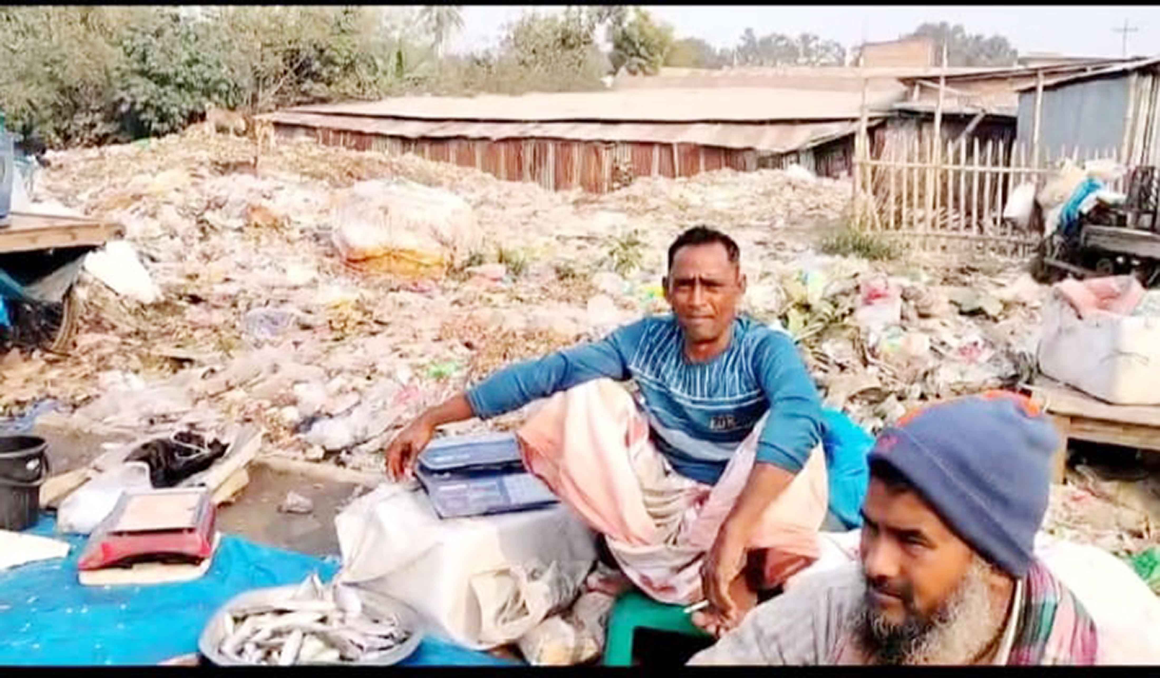 পুঠিয়ার বানেশ্বর হাট ও শায়েস্তাগঞ্জে রঘুনন্দন পাহাড়ে ময়লার ভাগাড়
